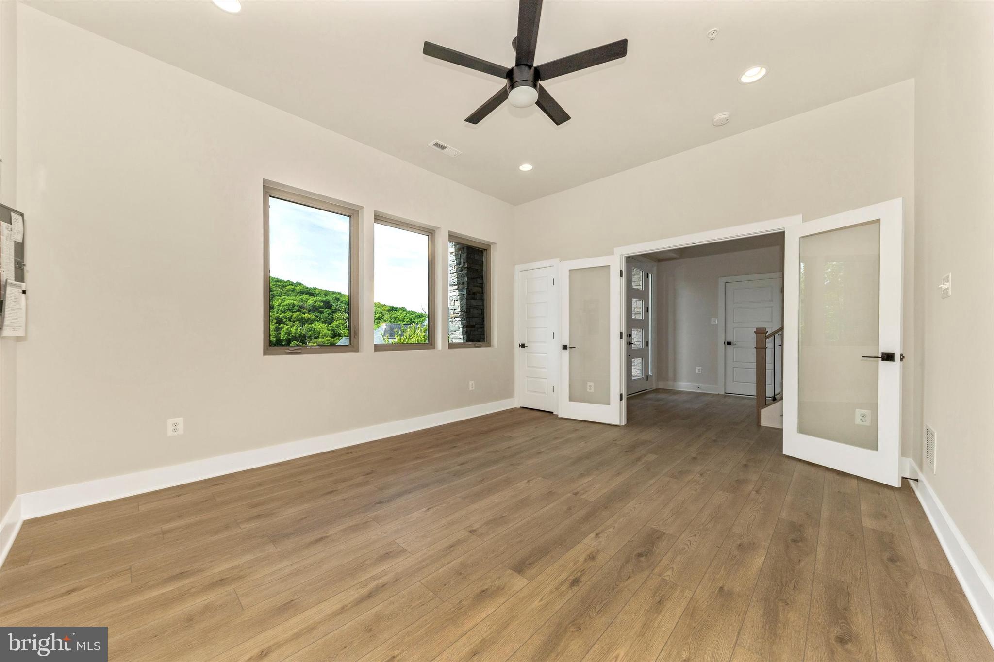 ASPEN LAKE LINGANORE - Residential