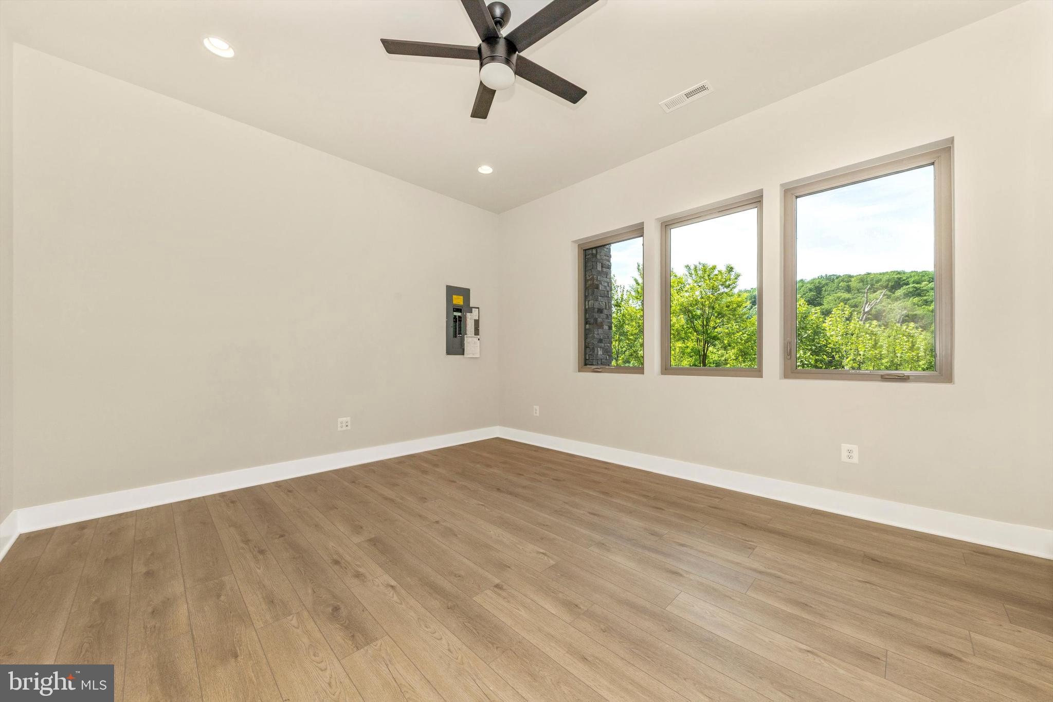 ASPEN LAKE LINGANORE - Residential