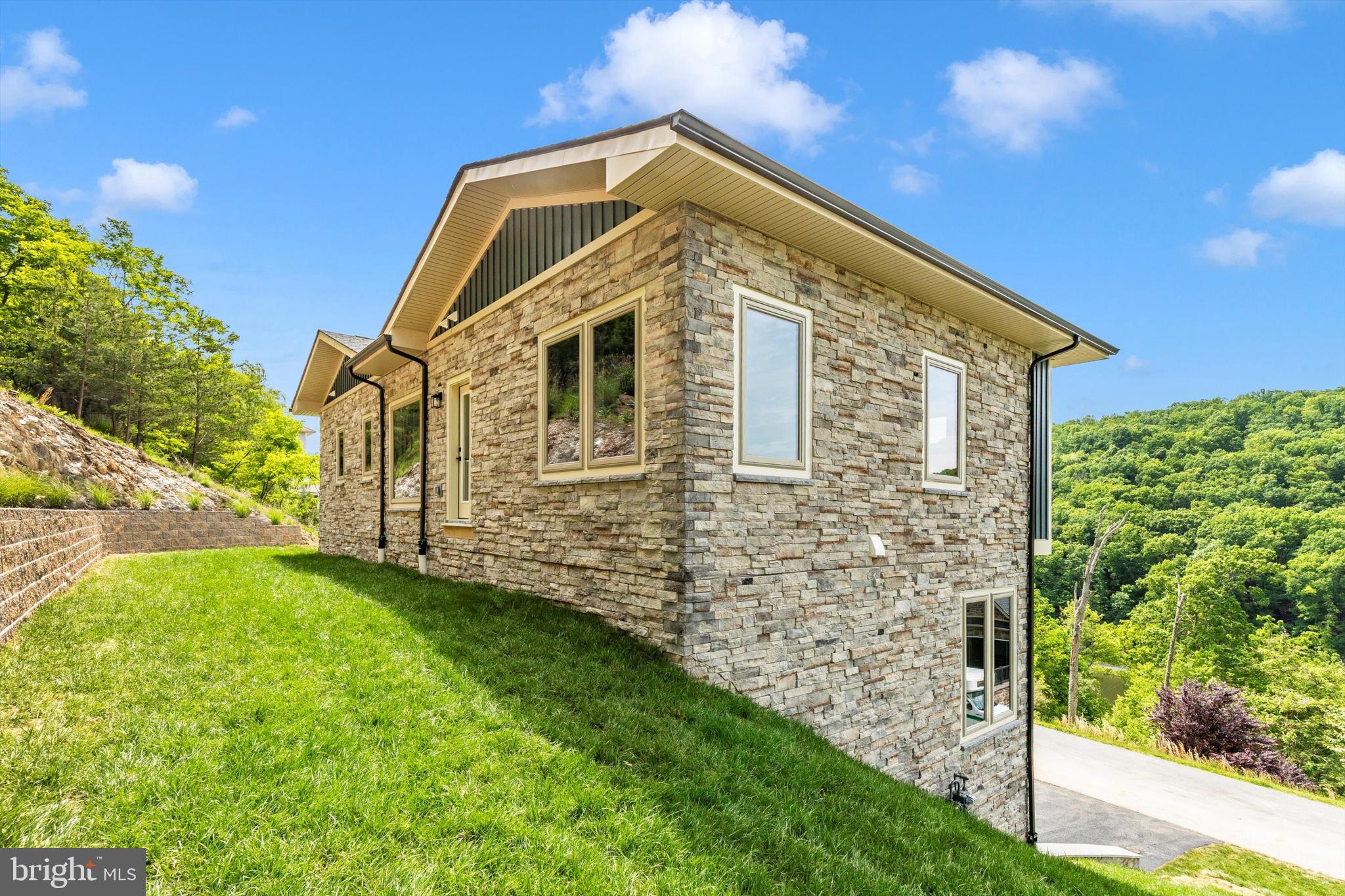 ASPEN LAKE LINGANORE - Residential