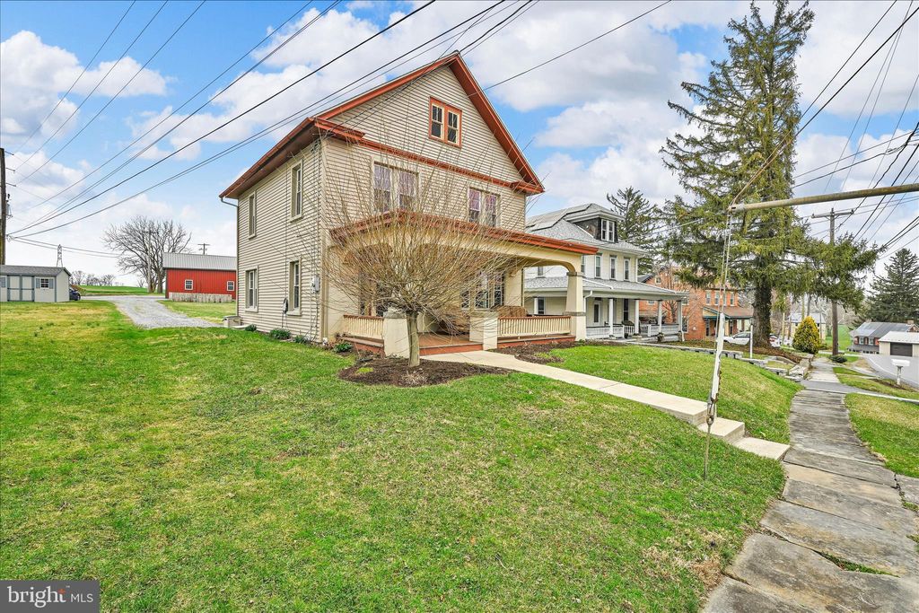 Photo of 301 E Meadow Valley Road, LITITZ, PA 17543 (MLS # PALA2084910)