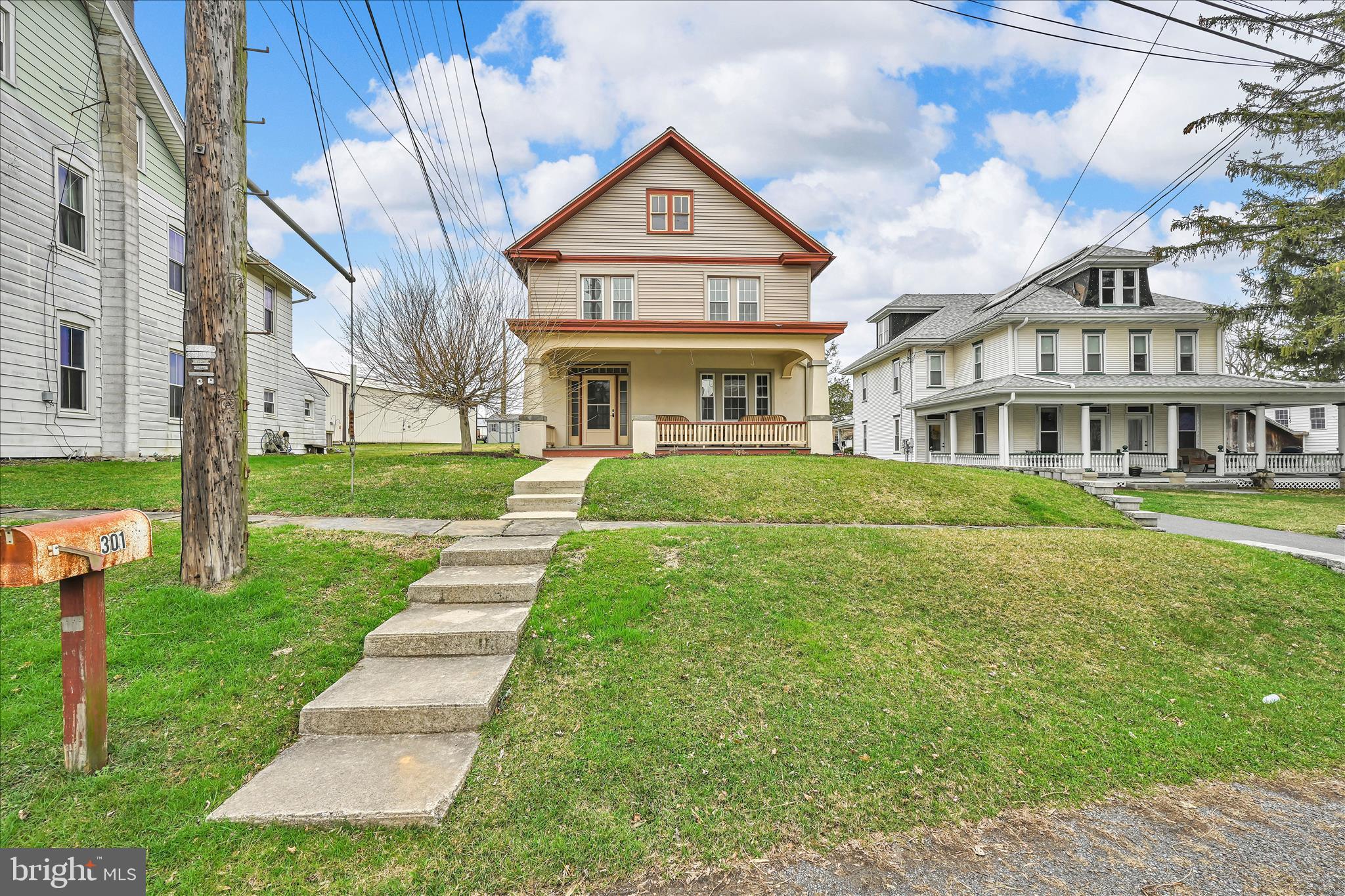 301 E MEADOW VALLEY ROAD