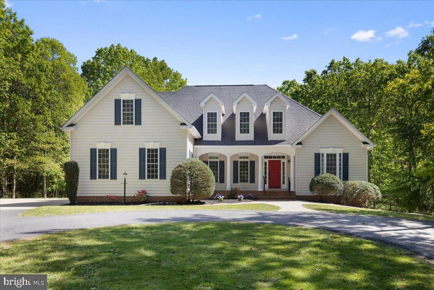 Beautiful 5 Bed 4 1/2 Bath Single Family Home on 3.95 Acres, in the Much-Sought Estates of Chancellorsville. New Carpet, Luxury Vinyl Flooring, Upgraded Counter Tops, Primary Bath, Walk in Closets,
Fully Finished Walkout Basement, Many Upgrades. Must See!