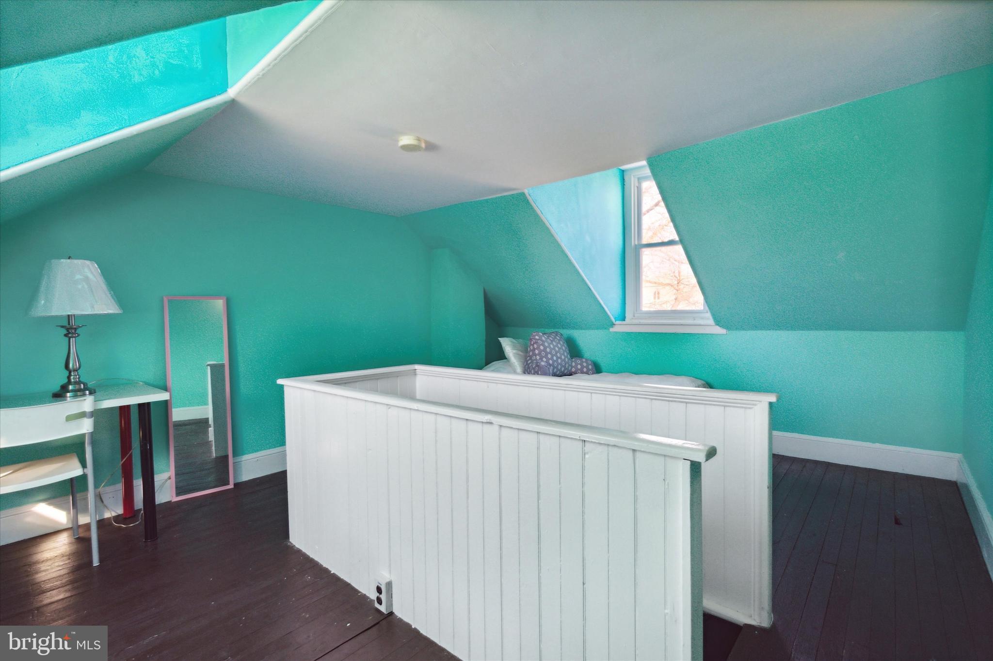 ROXBOROUGH - Residential