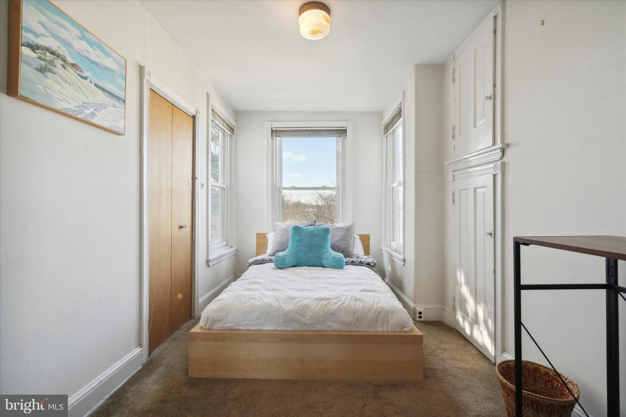 ROXBOROUGH - Residential