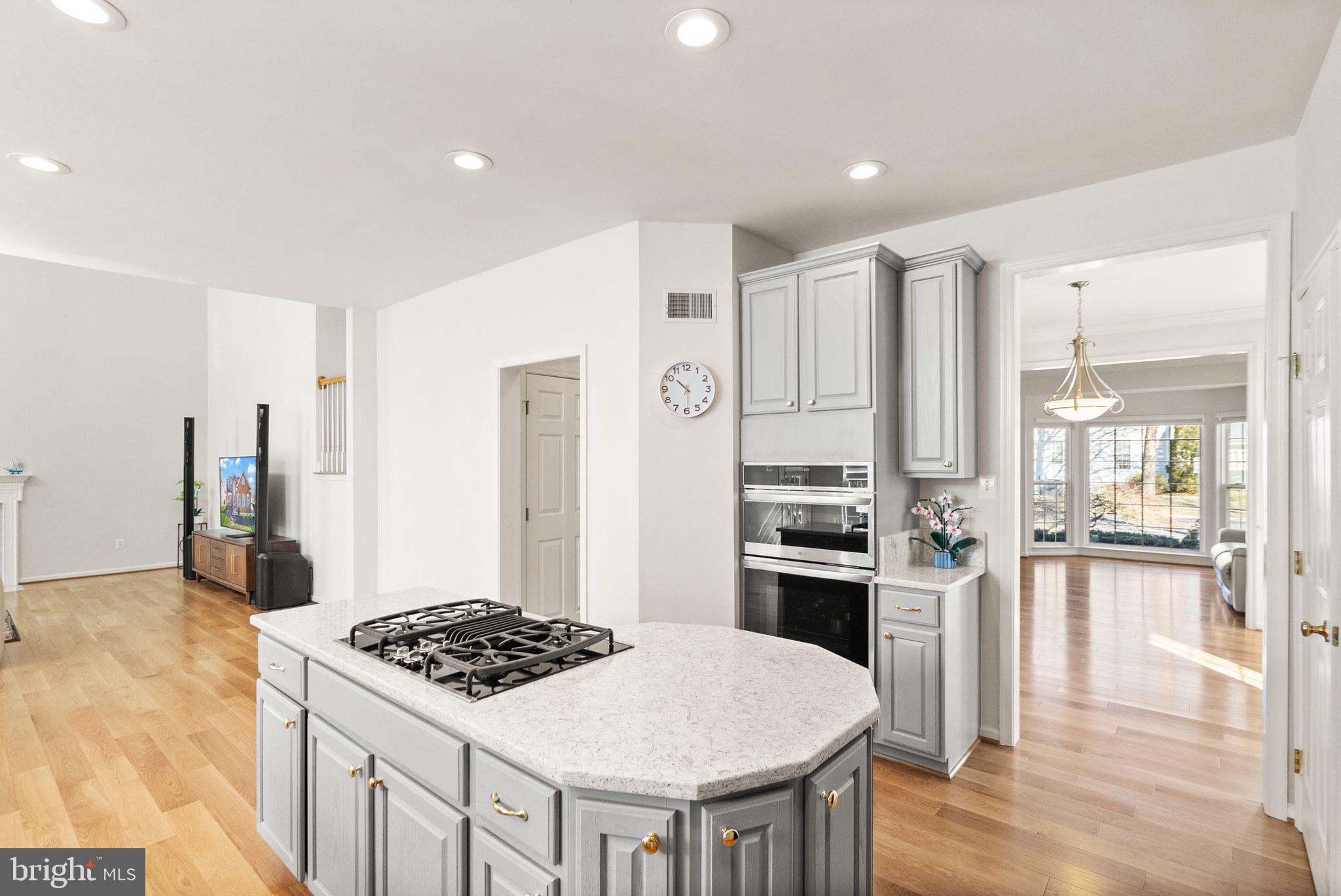 SOUTH RIDING - Residential