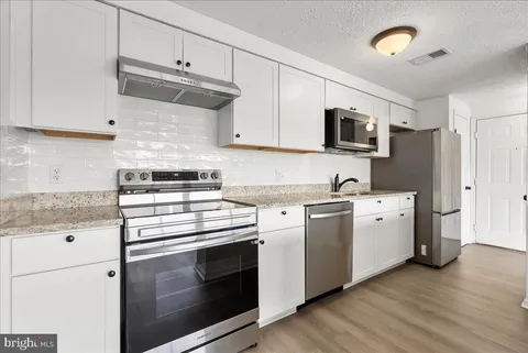 3371 Yost Lane Unit 201, Dumfries, VA 22026 - MLS#: VAPW2094400