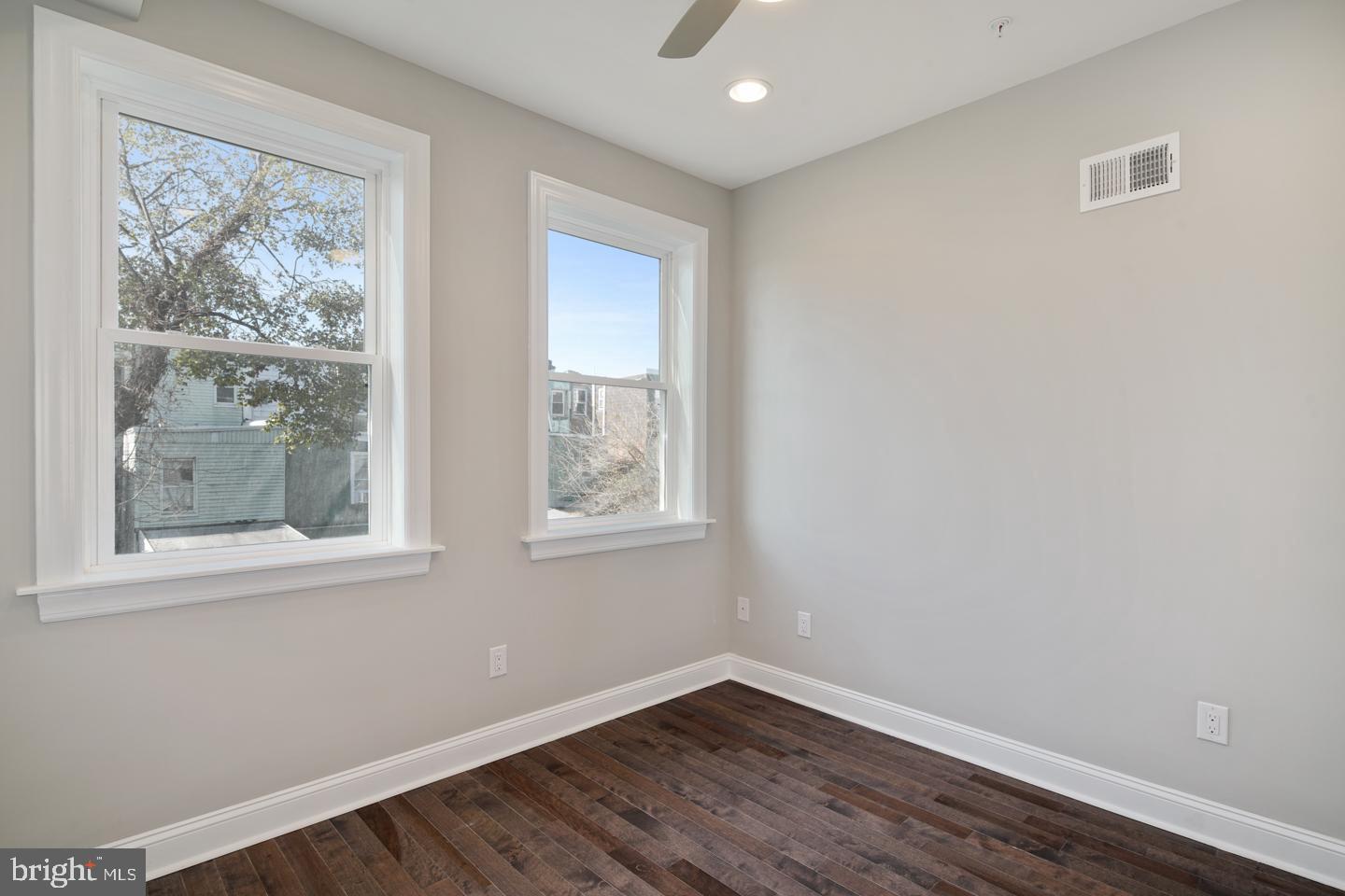 PORT RICHMOND - Residential