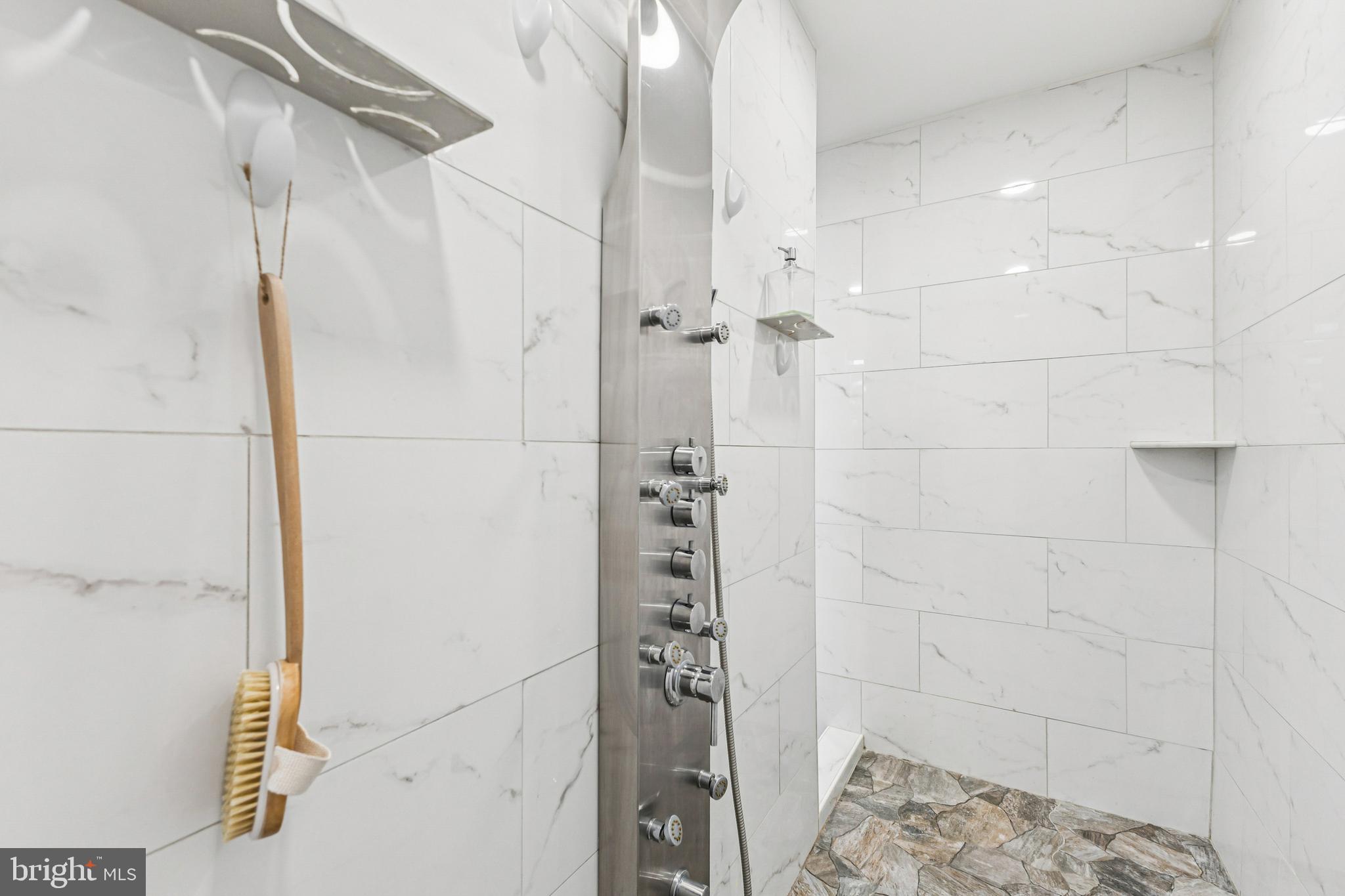 HILLANTRAE - Residential