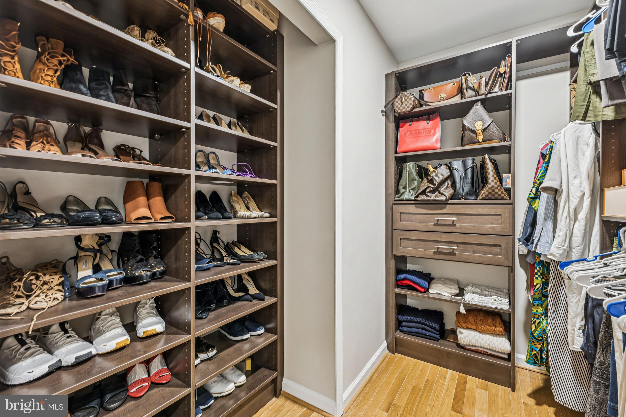 HILLANTRAE - Residential