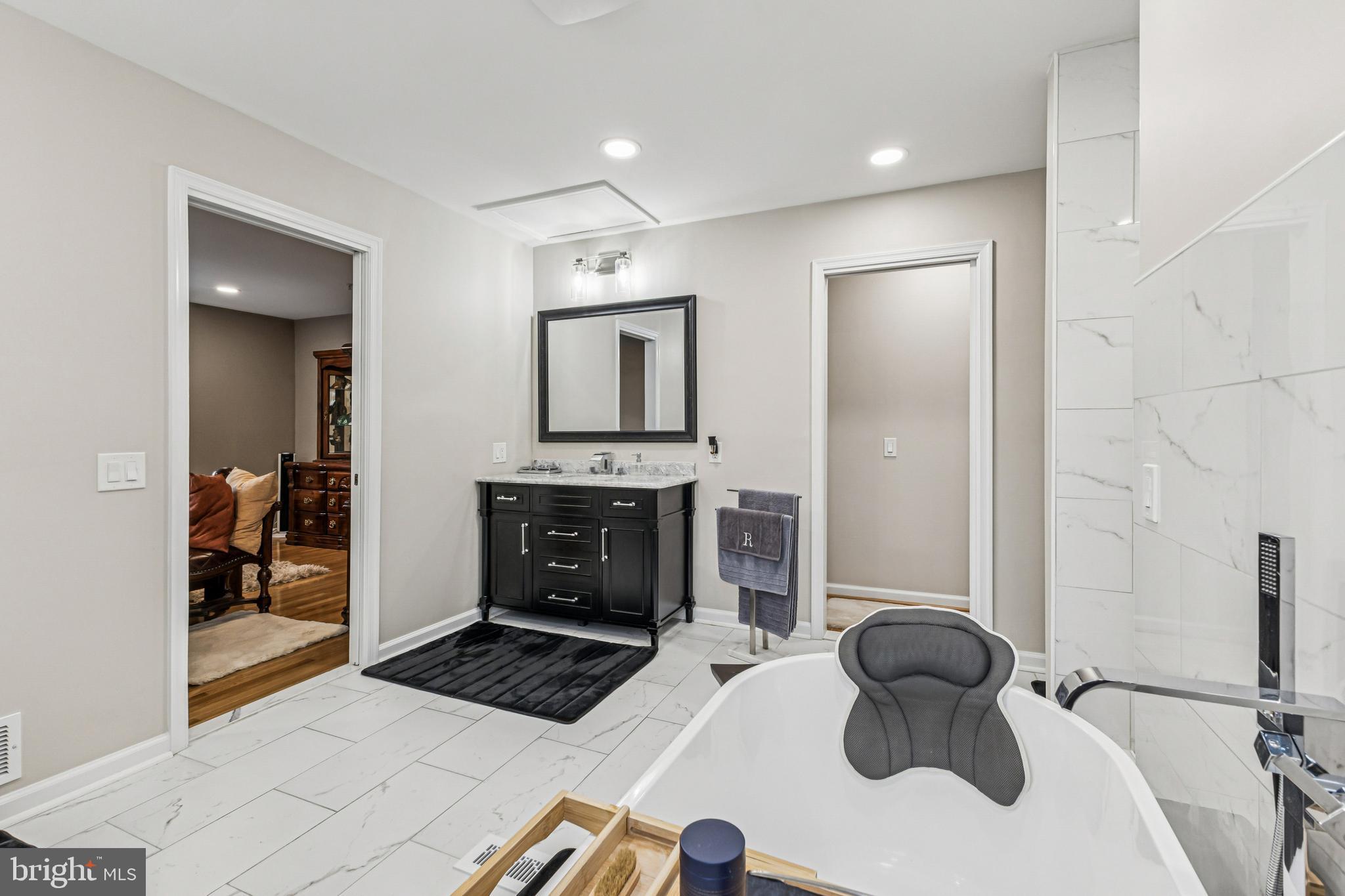 HILLANTRAE - Residential