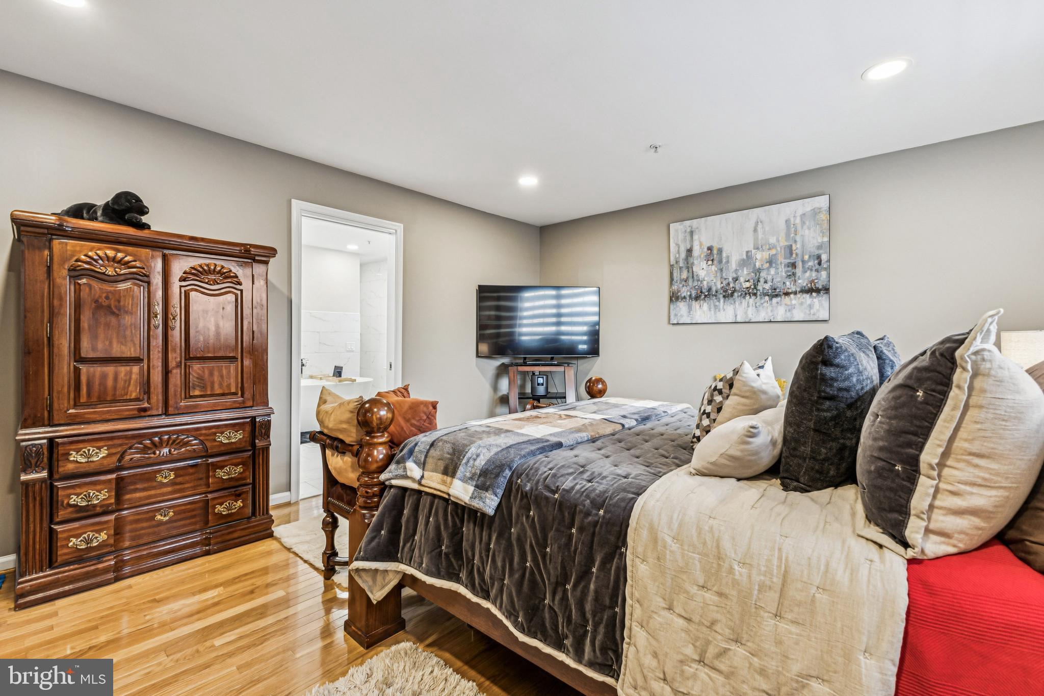 HILLANTRAE - Residential