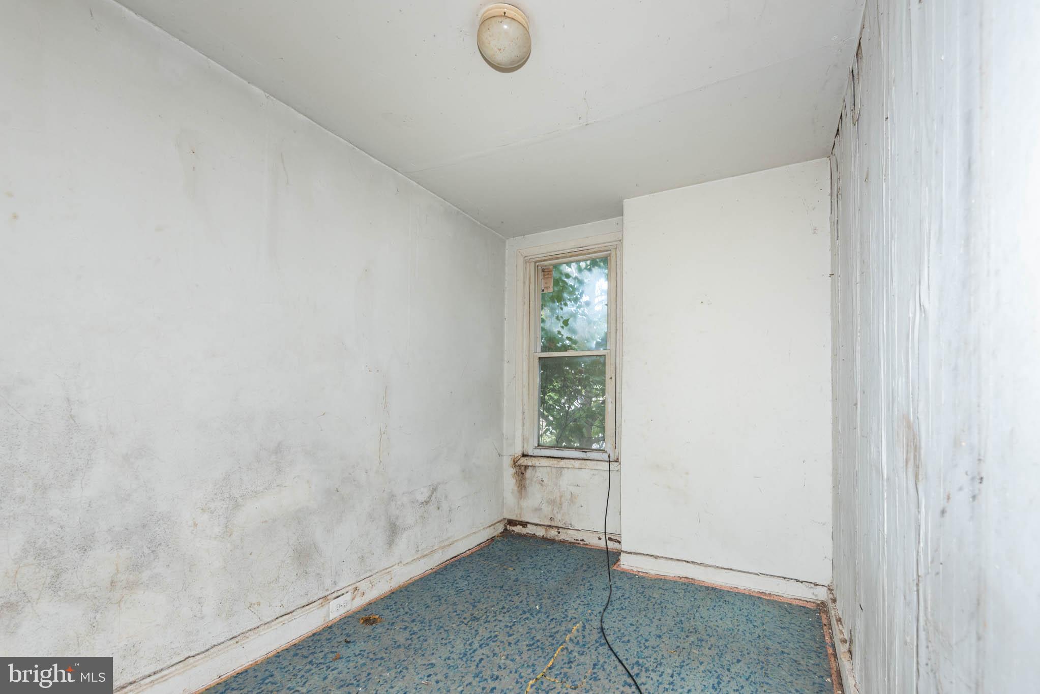 BROADWAY EAST - Residential