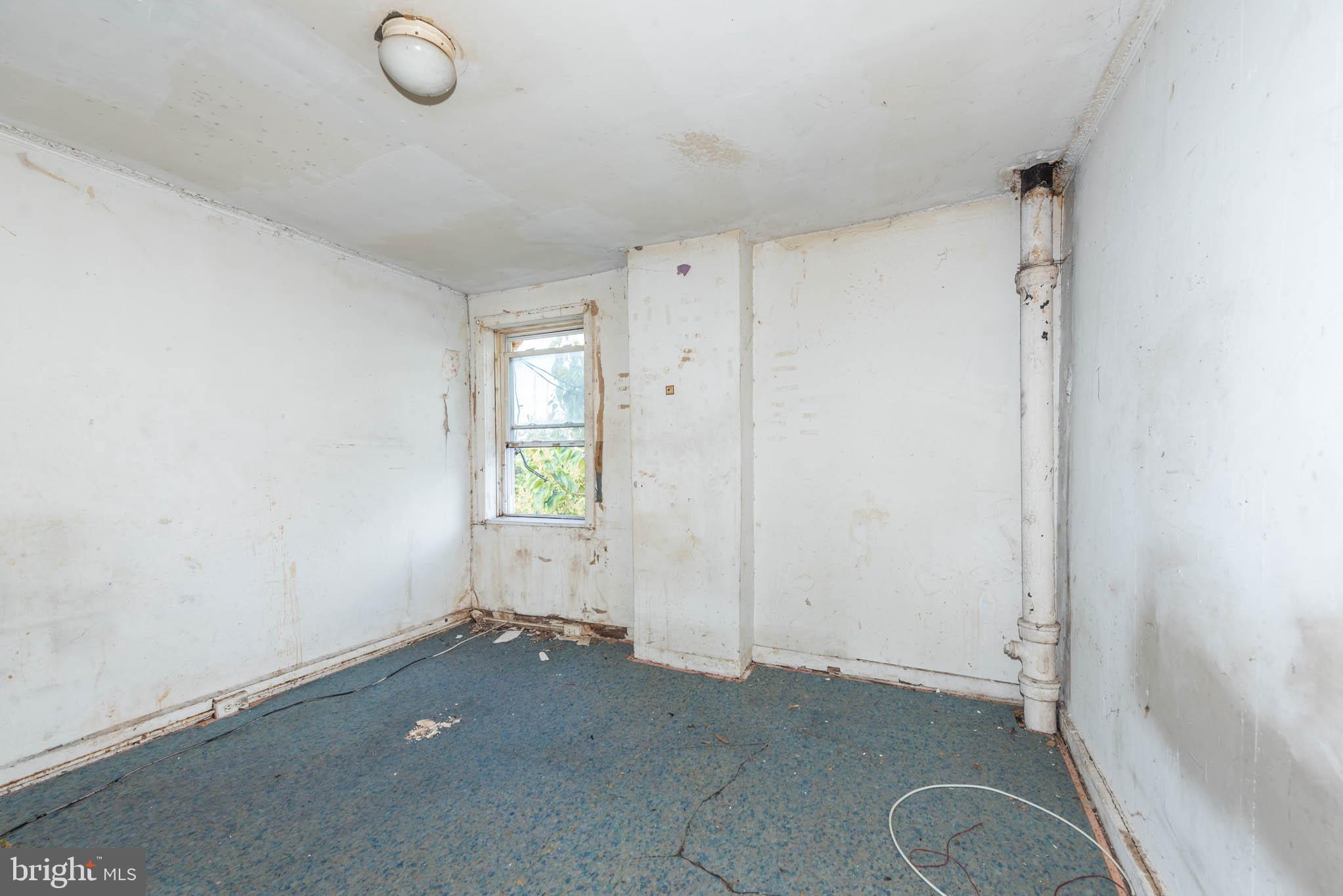 BROADWAY EAST - Residential