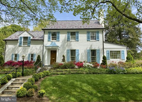 Photo of 7501 Glendale Road, Chevy Chase, MD 20815 (MLS # MDMC2125122)