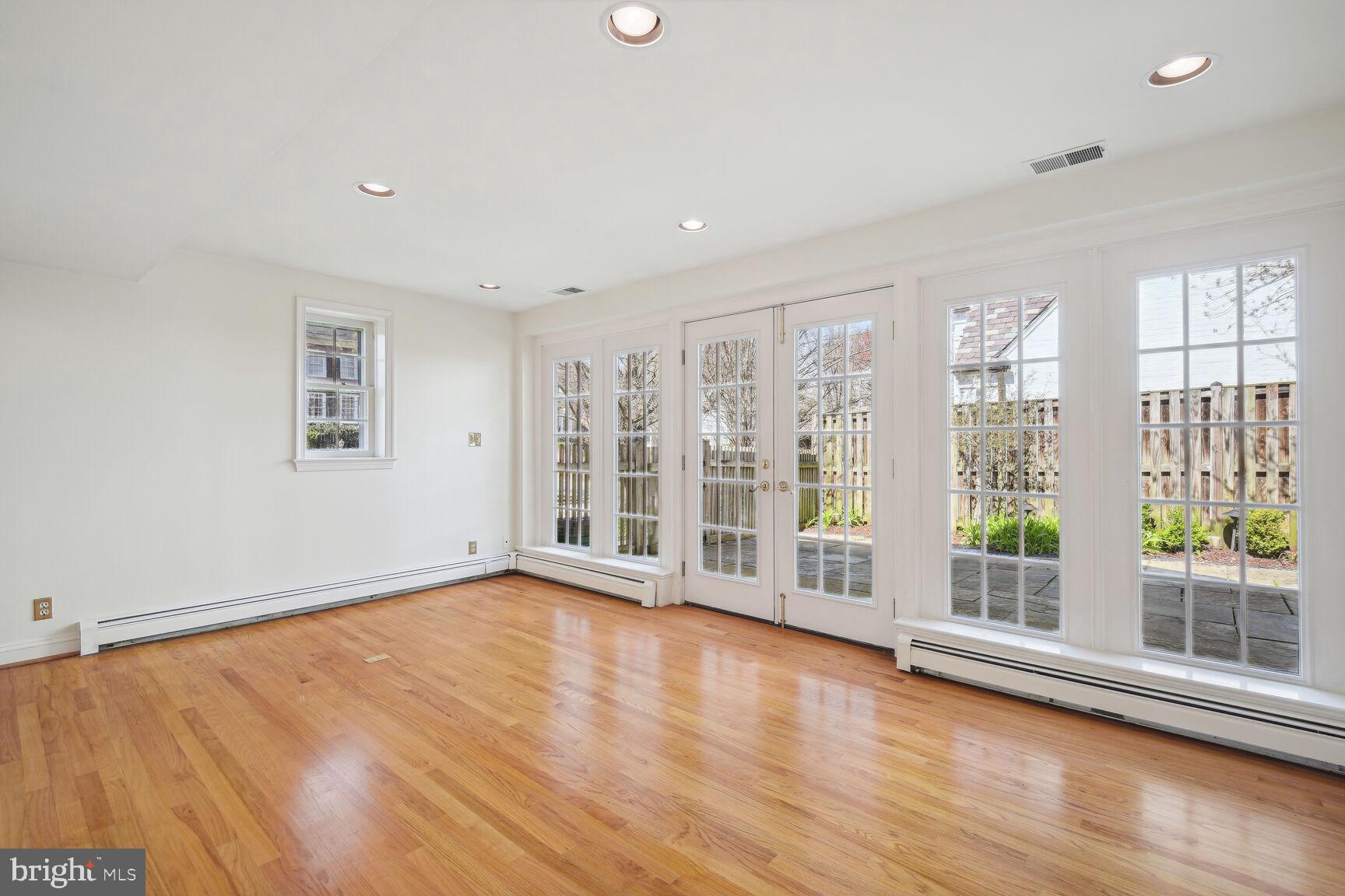 CHEVY CHASE - Residential