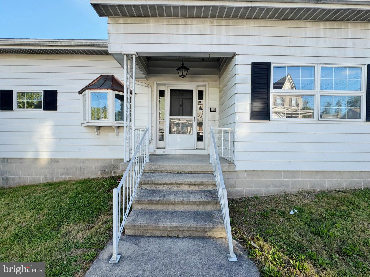 251 N COLUMBIA STREET