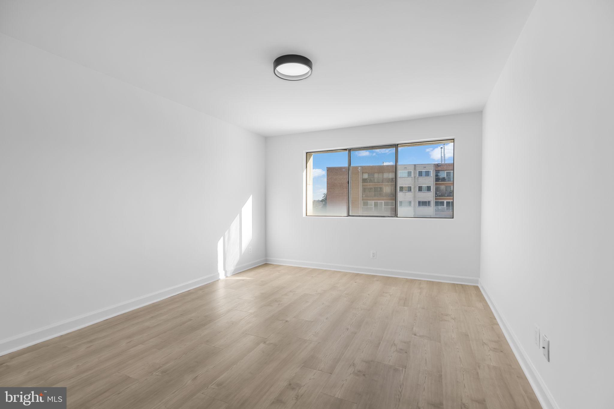 THE SEASONS - Residential