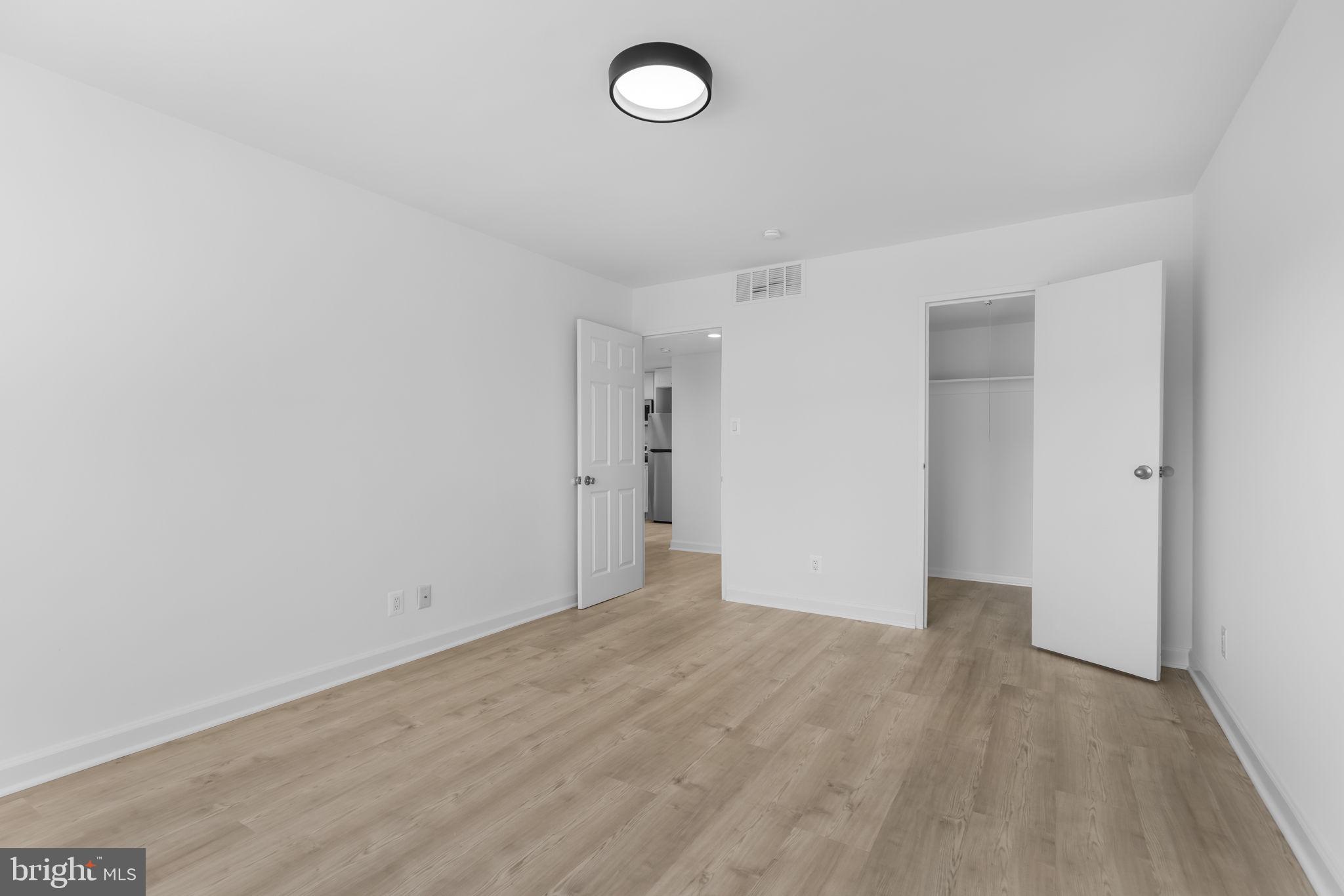 THE SEASONS - Residential