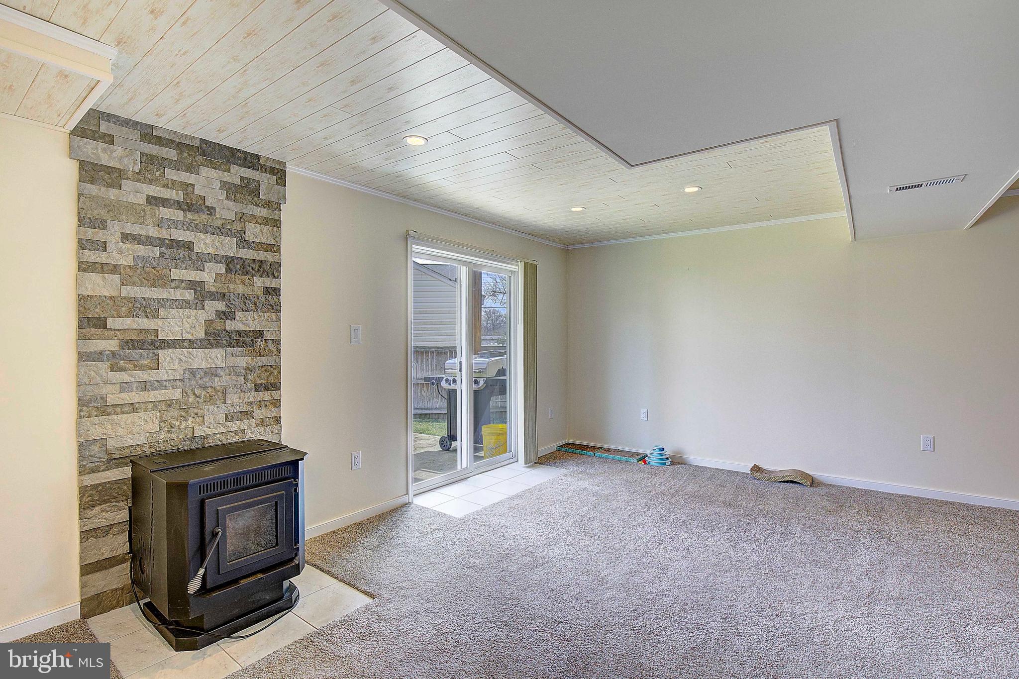 TOWERING OAKS - Residential