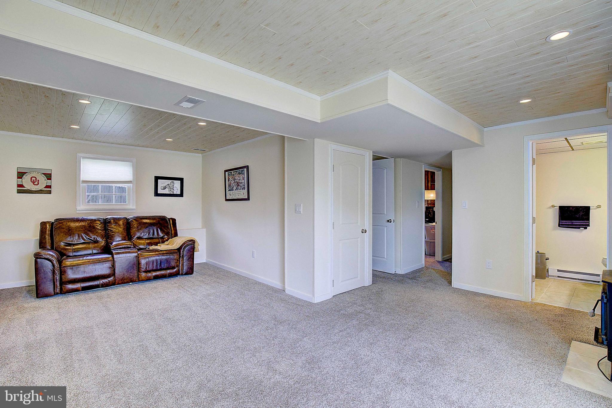 TOWERING OAKS - Residential