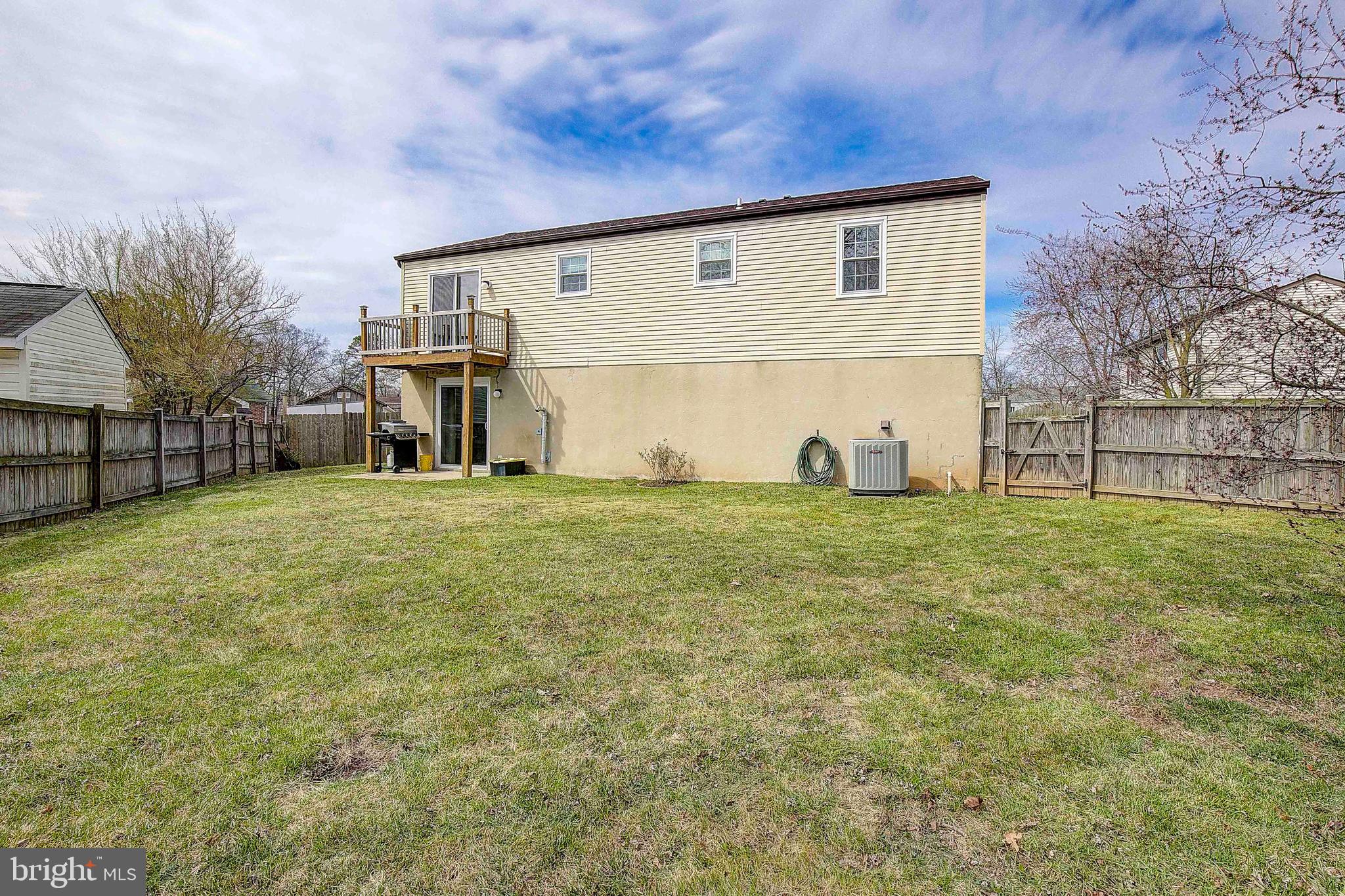 TOWERING OAKS - Residential