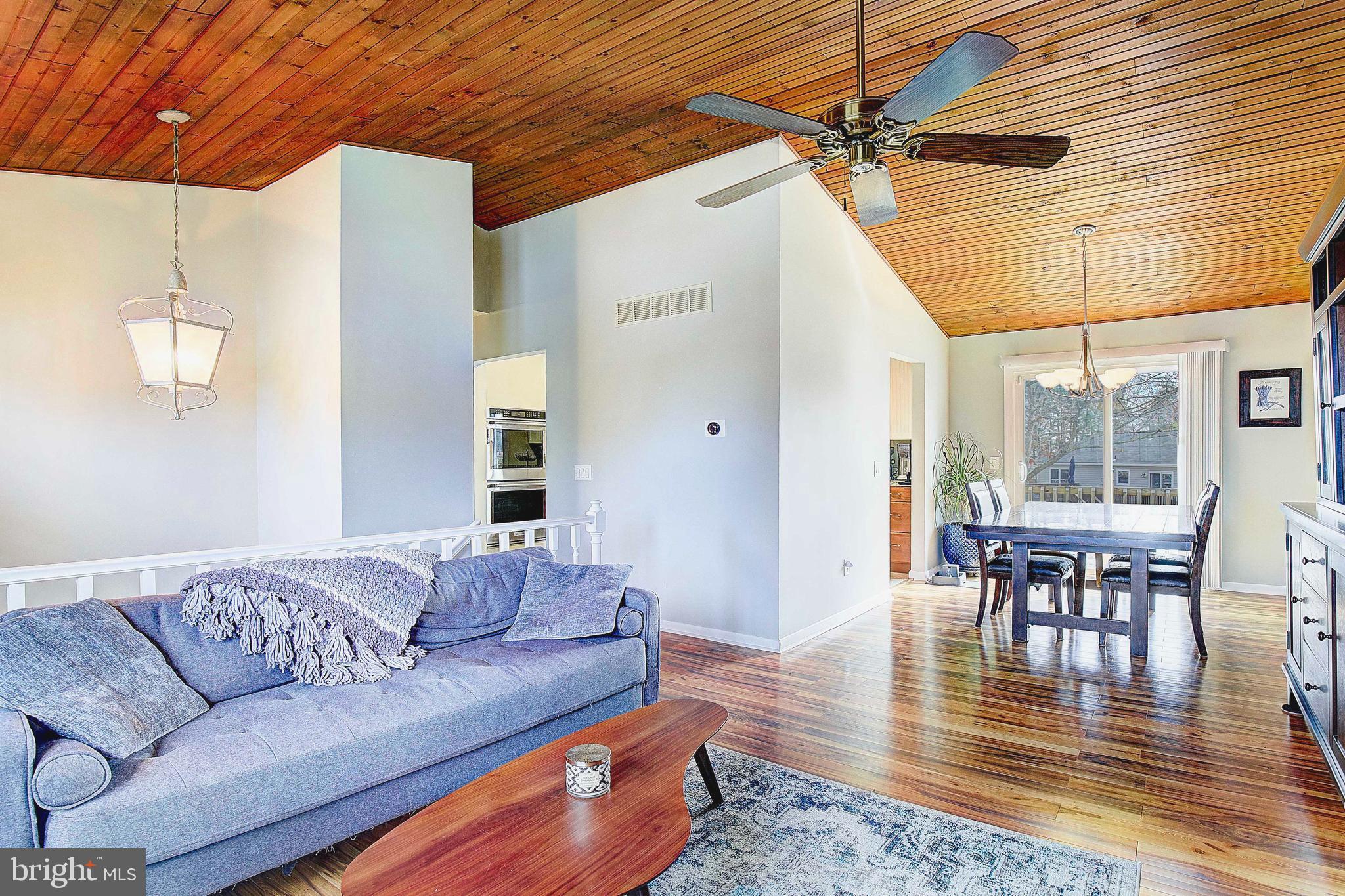 TOWERING OAKS - Residential