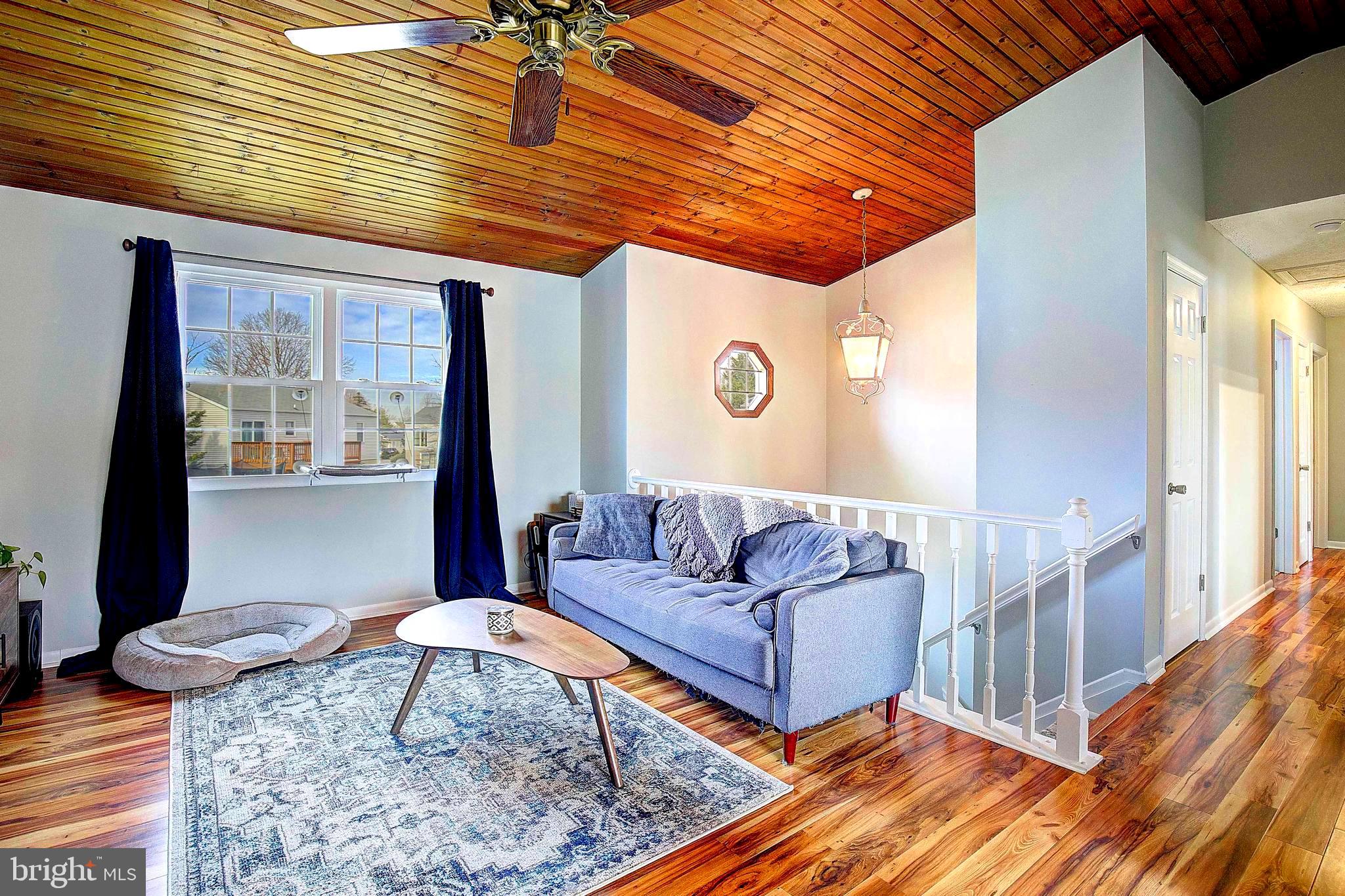 TOWERING OAKS - Residential