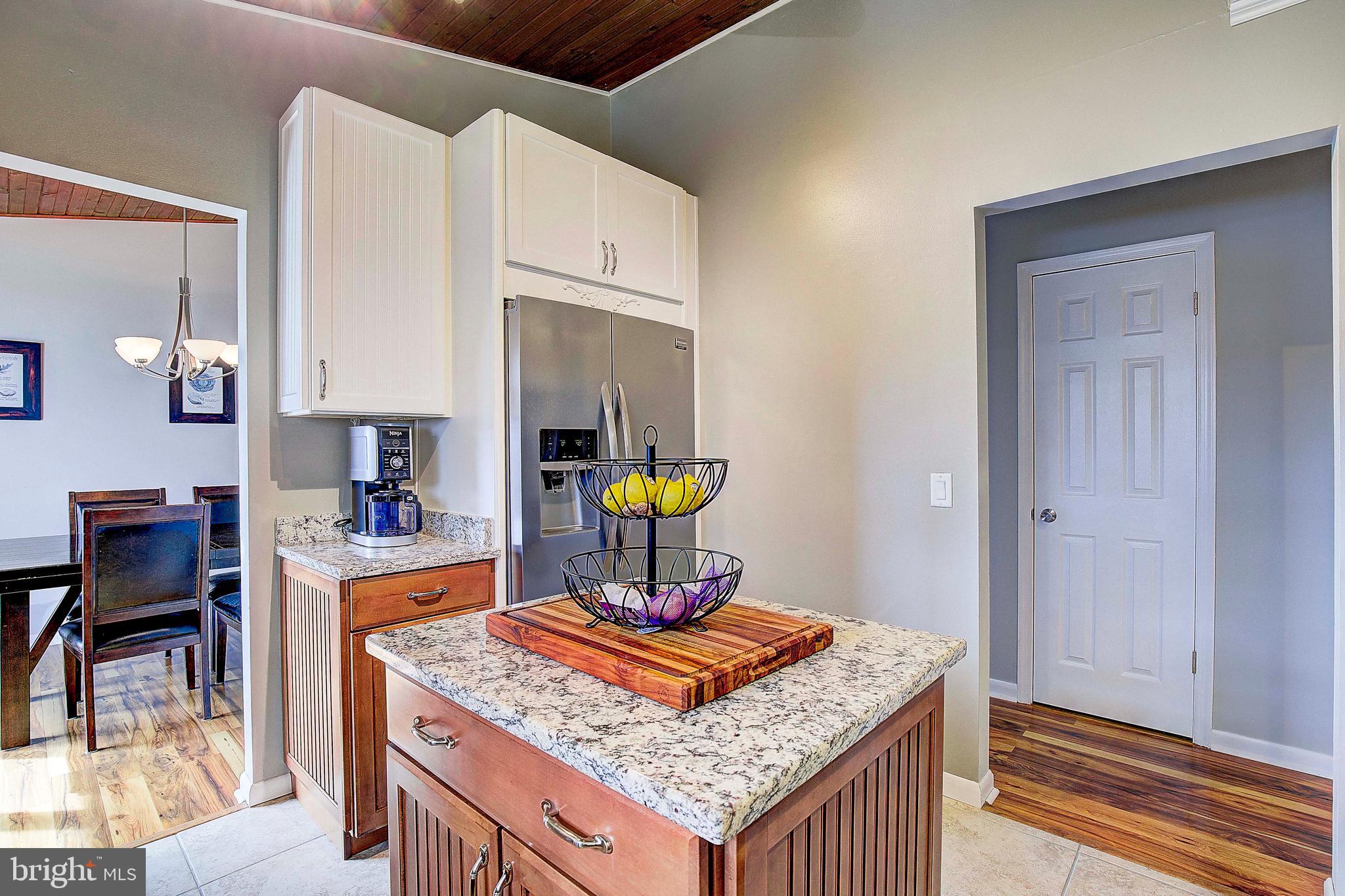 TOWERING OAKS - Residential