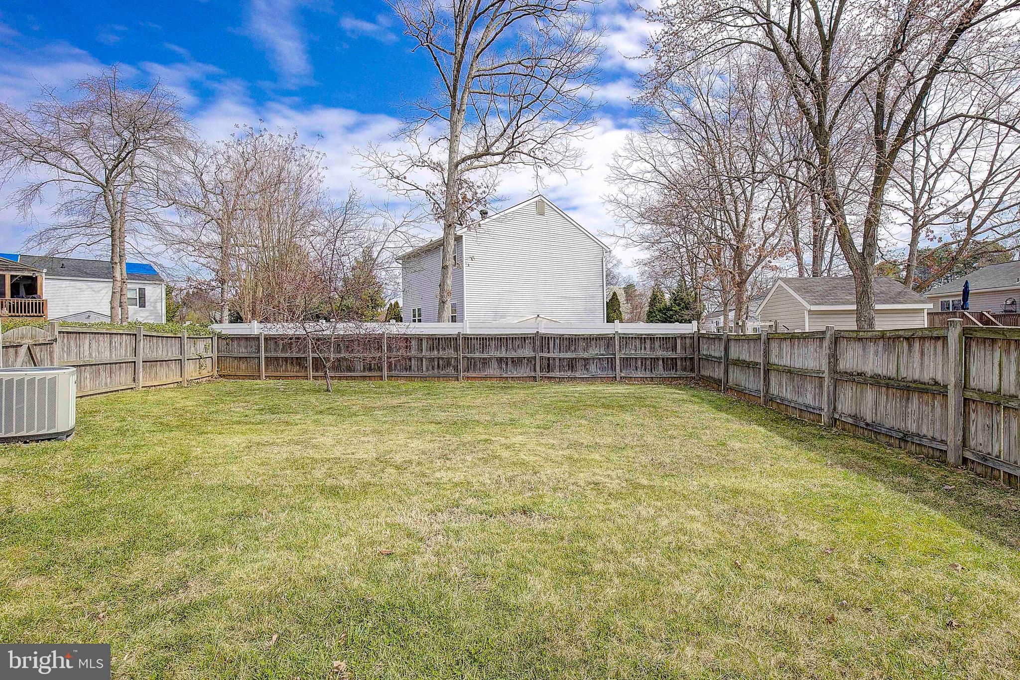 TOWERING OAKS - Residential