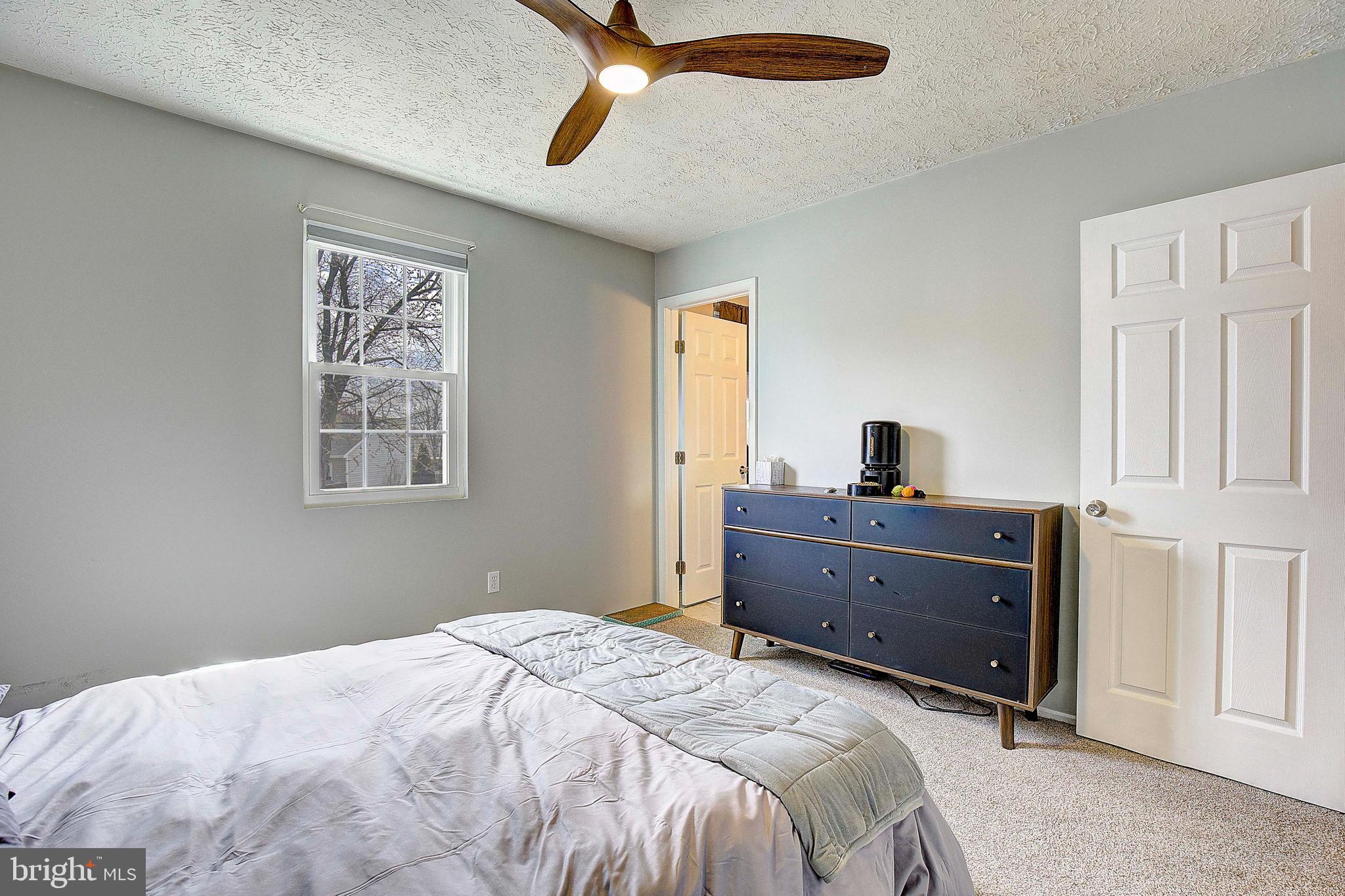 TOWERING OAKS - Residential