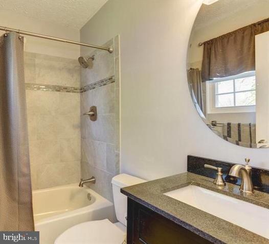 TOWERING OAKS - Residential