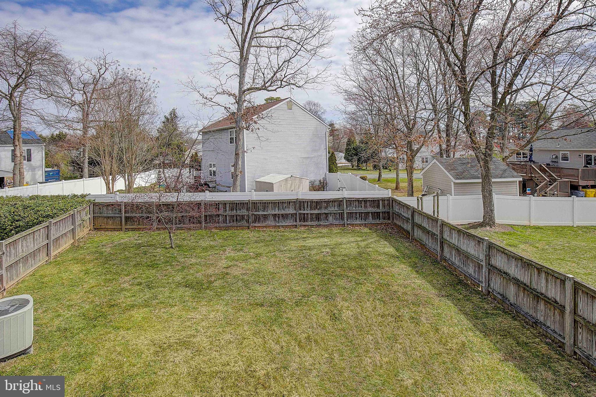 TOWERING OAKS - Residential