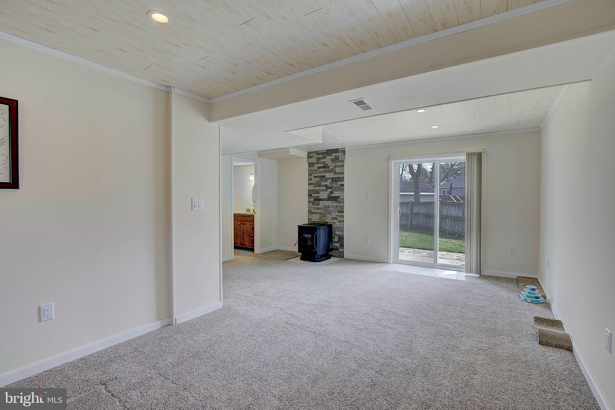 TOWERING OAKS - Residential