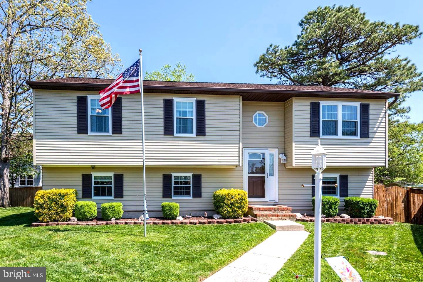 TOWERING OAKS - Residential