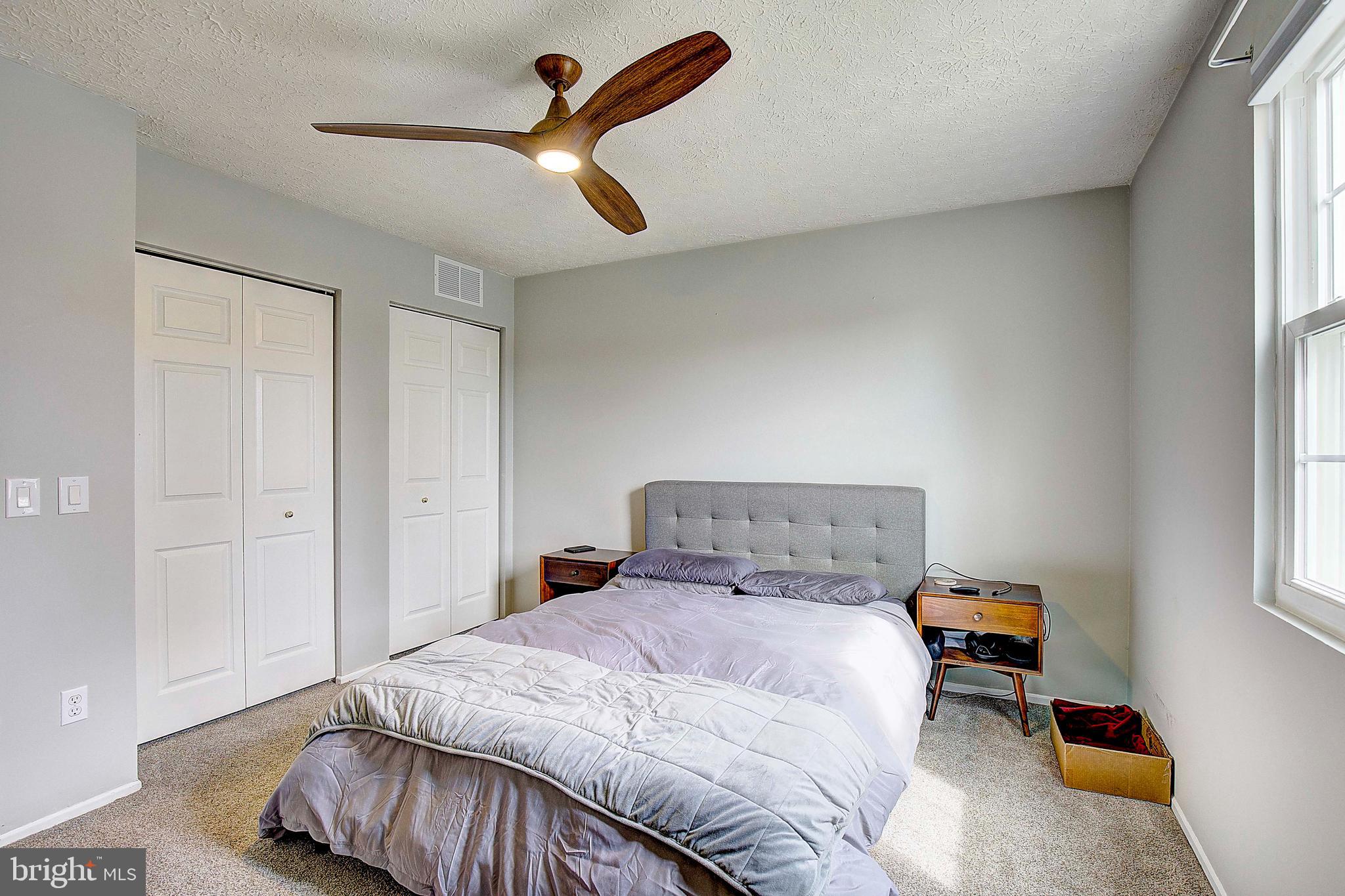 TOWERING OAKS - Residential