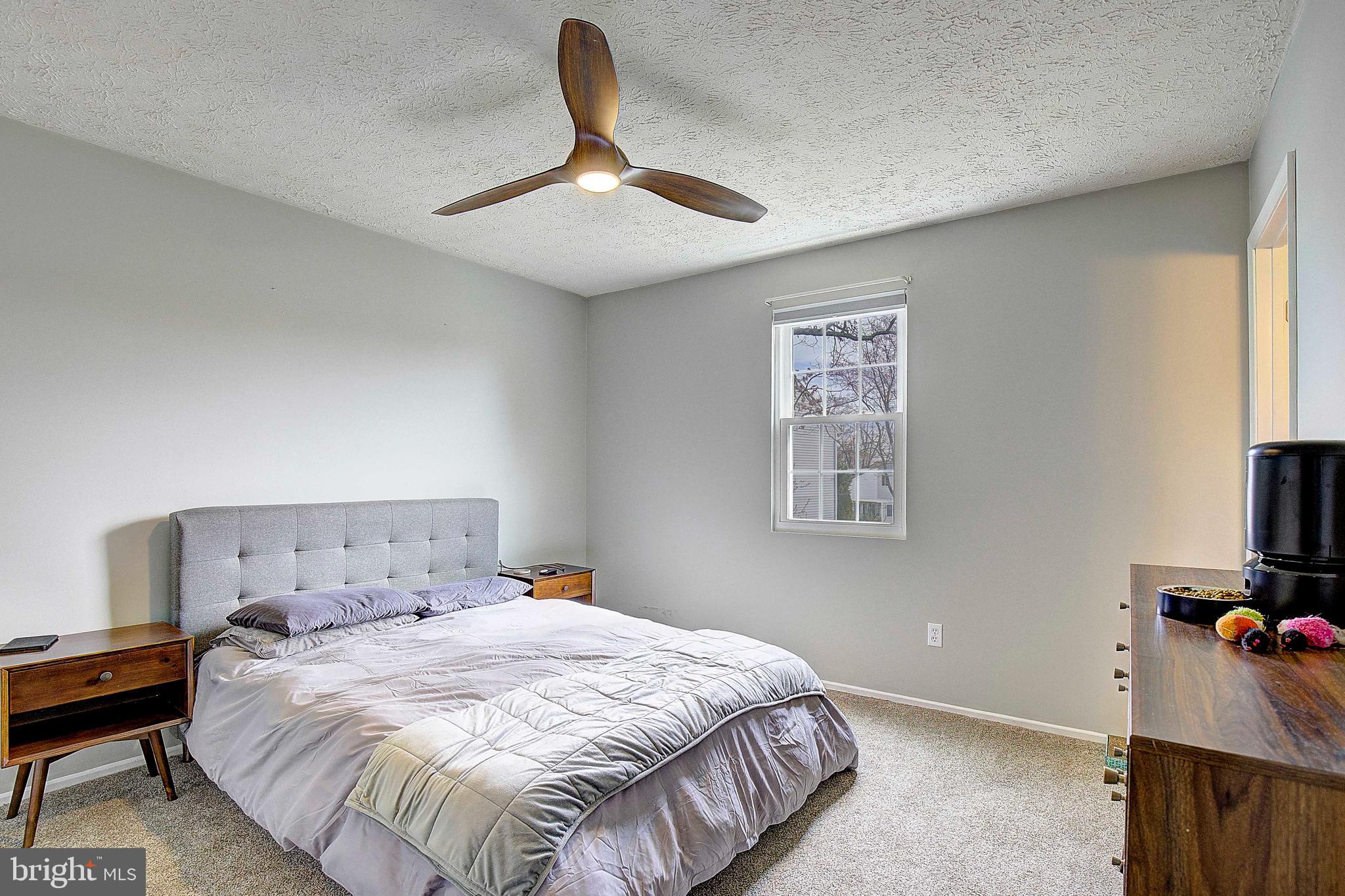 TOWERING OAKS - Residential