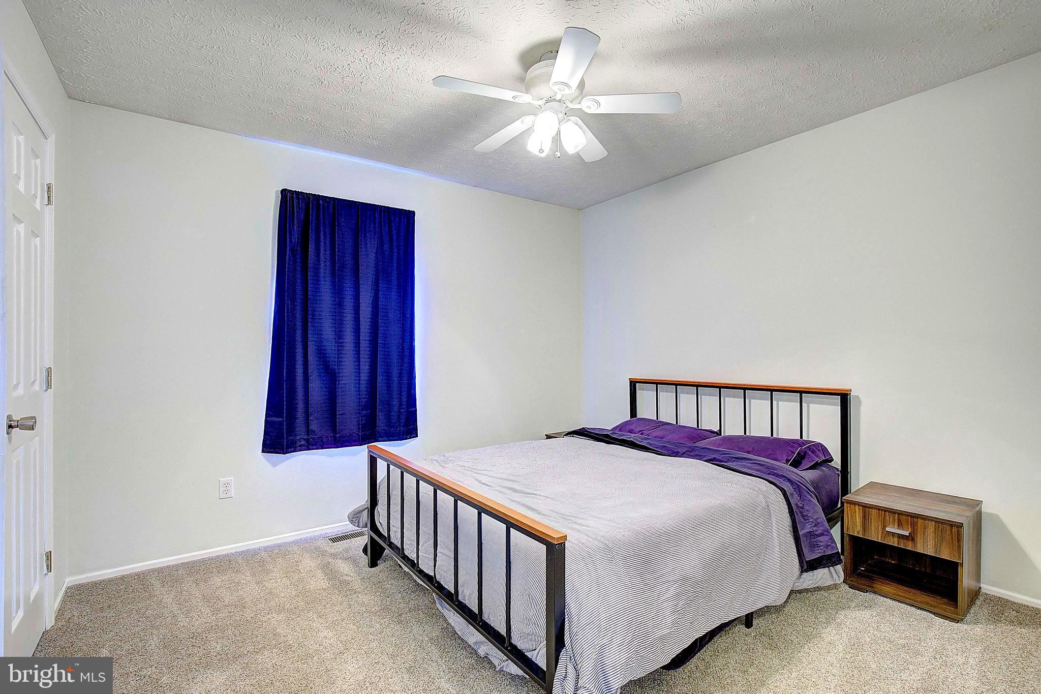 TOWERING OAKS - Residential