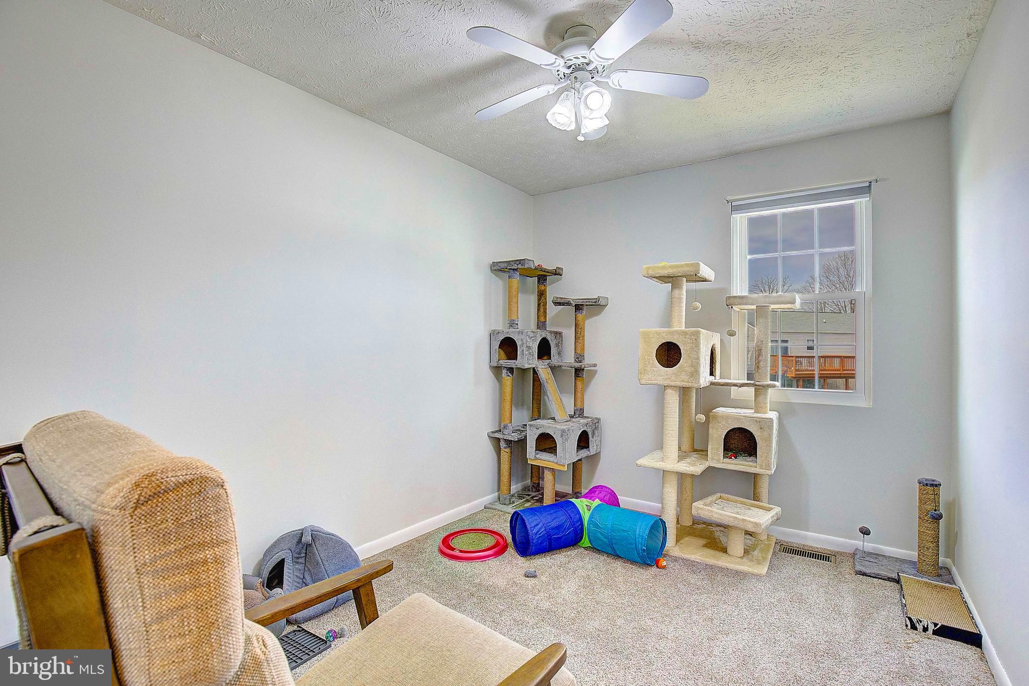 TOWERING OAKS - Residential