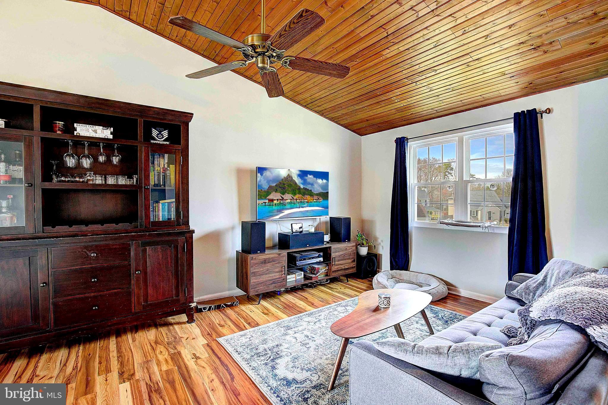 TOWERING OAKS - Residential