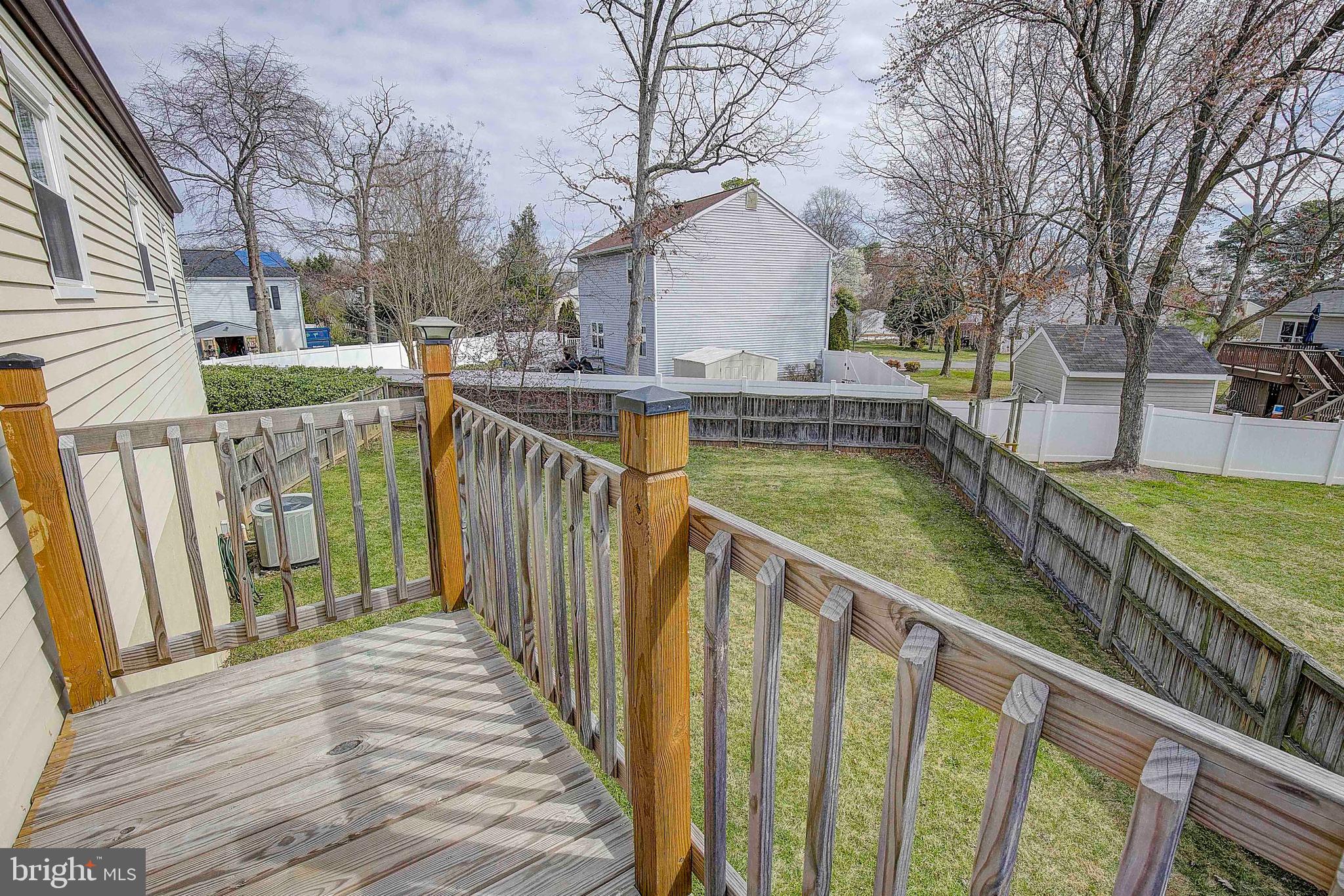 TOWERING OAKS - Residential