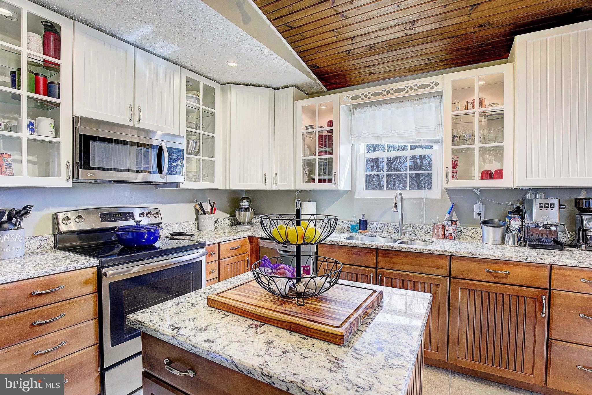 TOWERING OAKS - Residential