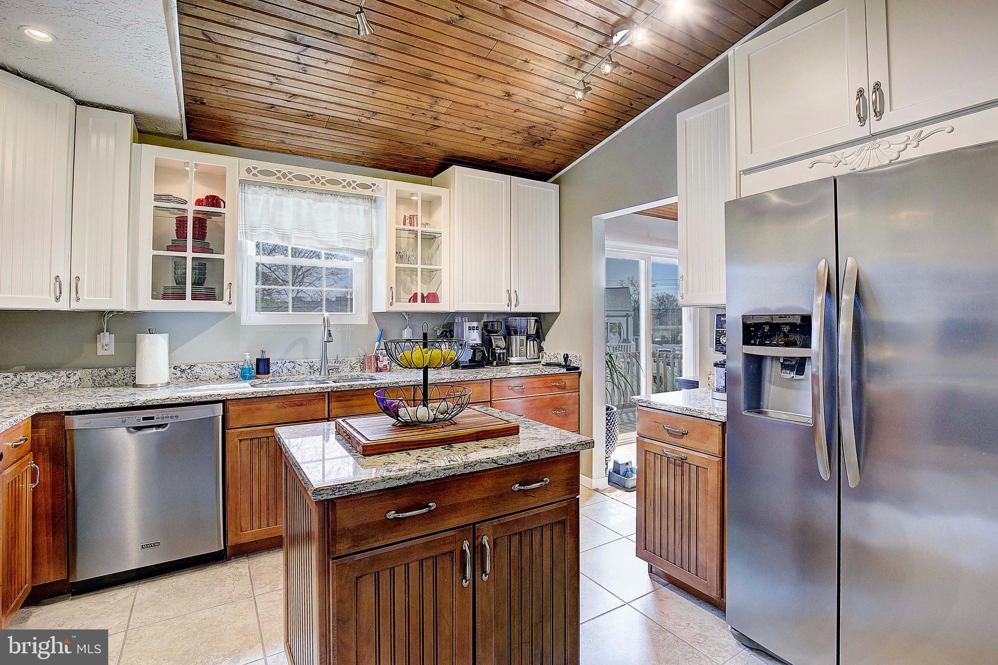 TOWERING OAKS - Residential