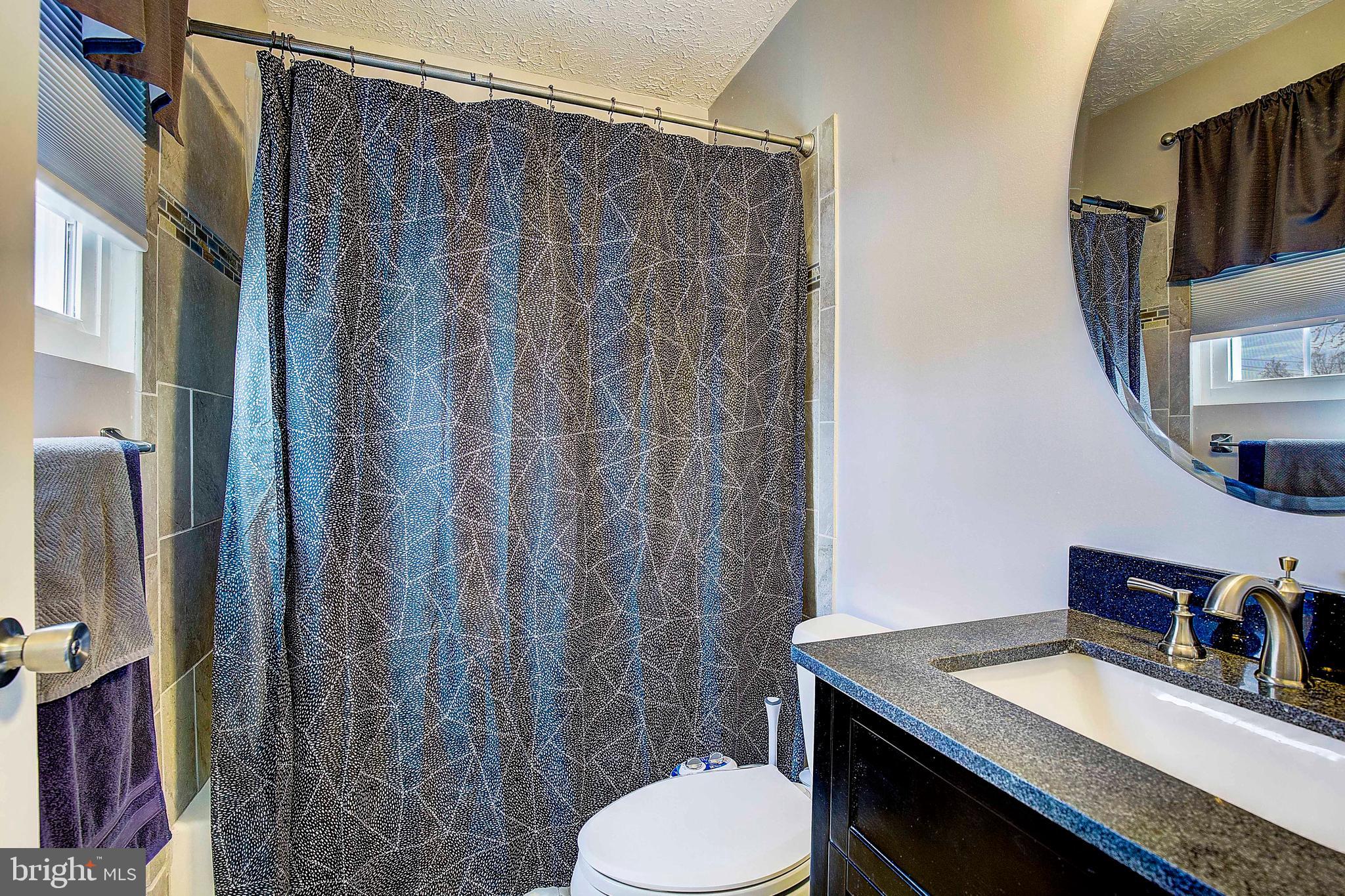 TOWERING OAKS - Residential