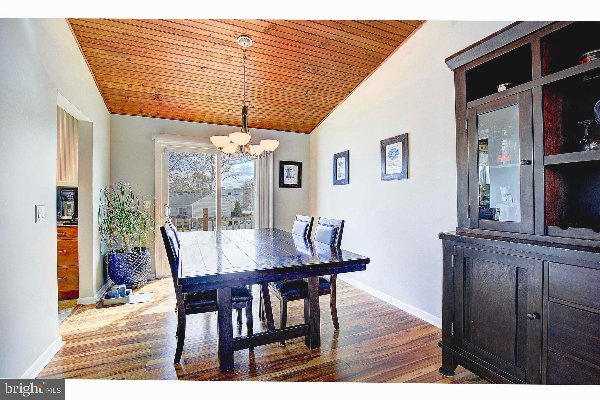 TOWERING OAKS - Residential