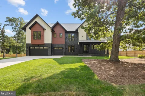 7727 Helena Drive, Falls Church, VA MLS: VAFX2232904