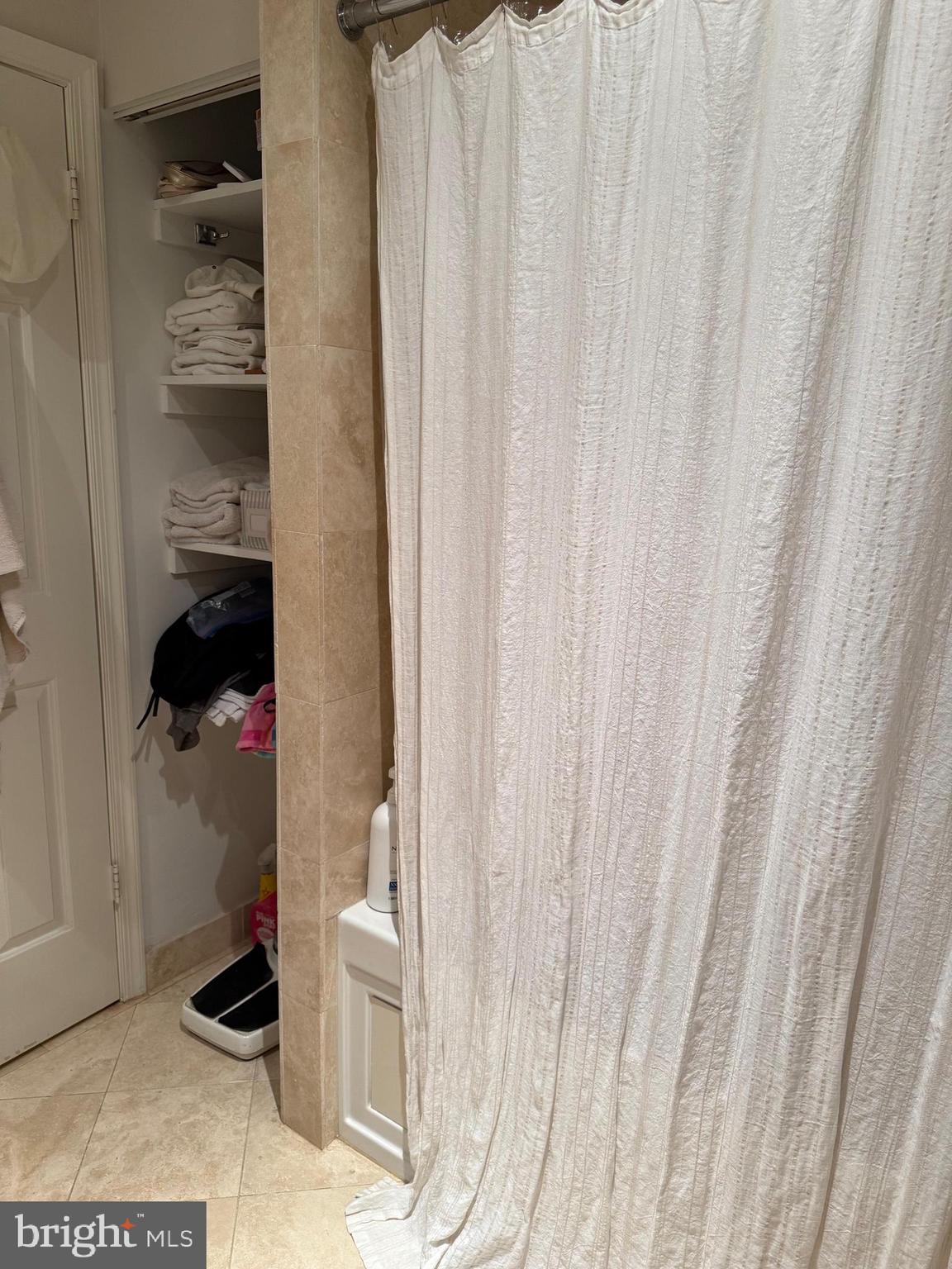 MANSARD HOUSE - Residential