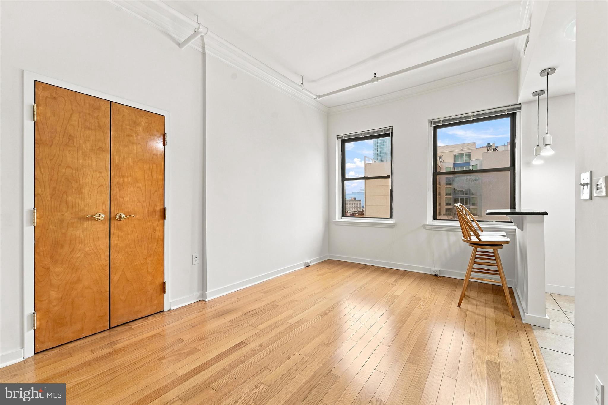 1939 CHESTNUT STREET 8B