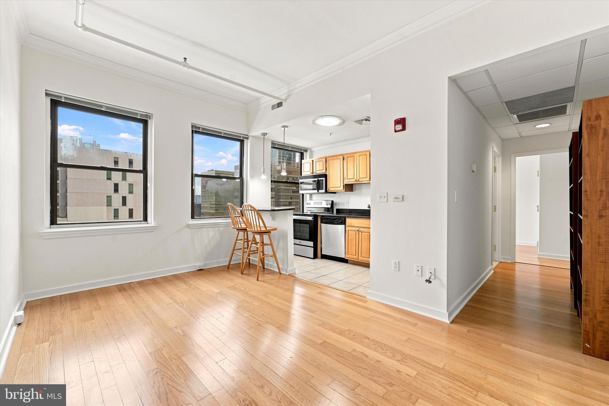 1939 CHESTNUT STREET 8B