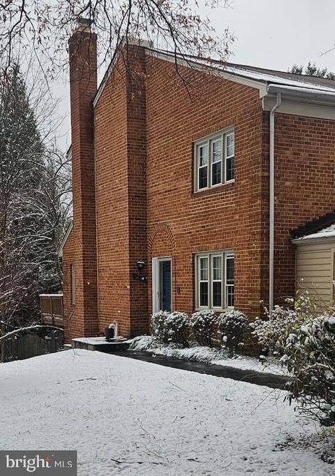 913 MOOREFIELD HILL GROVE SW VIENNA VA 22180