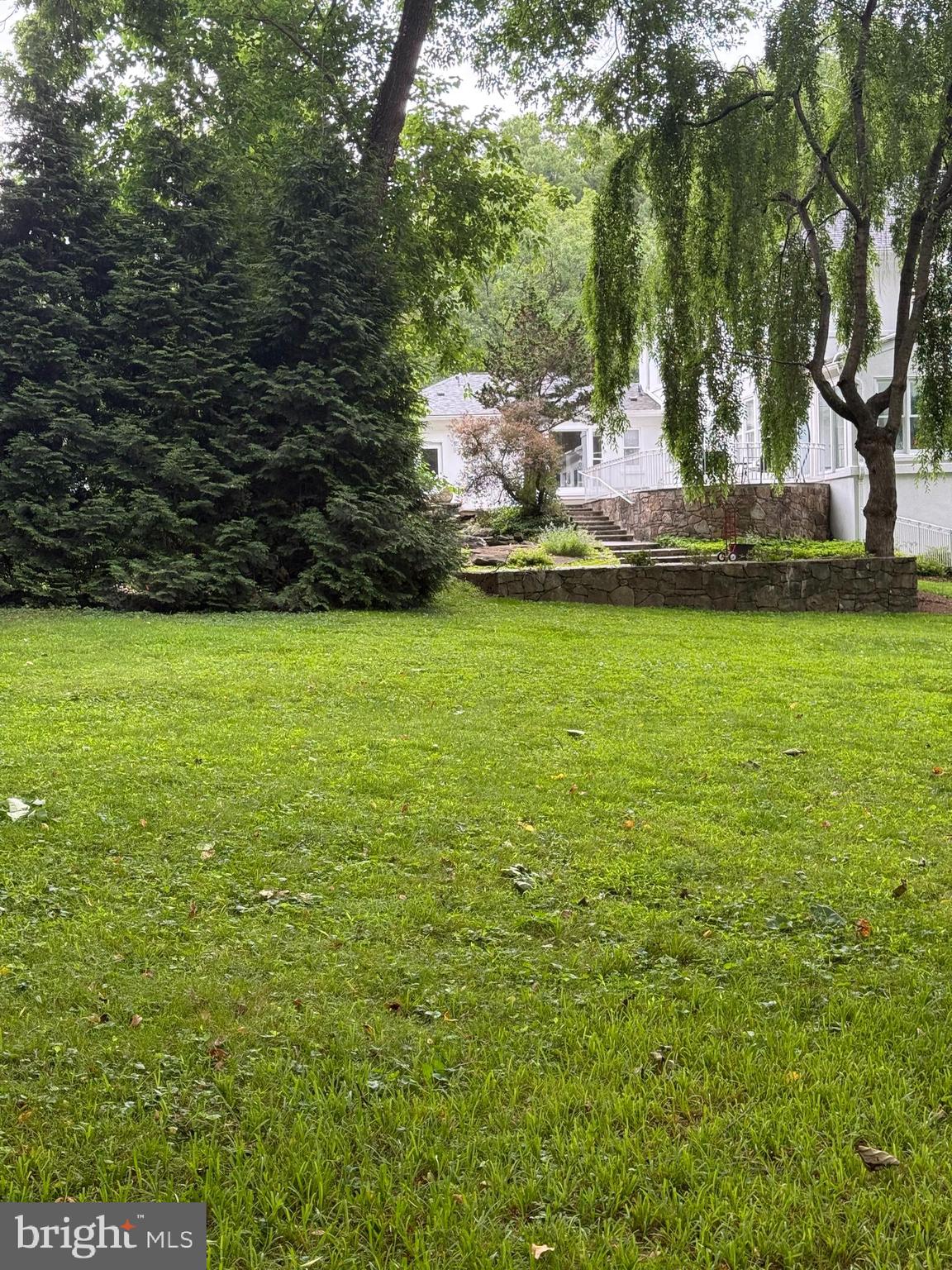 3809 KENILWORTH DRIVEWAY